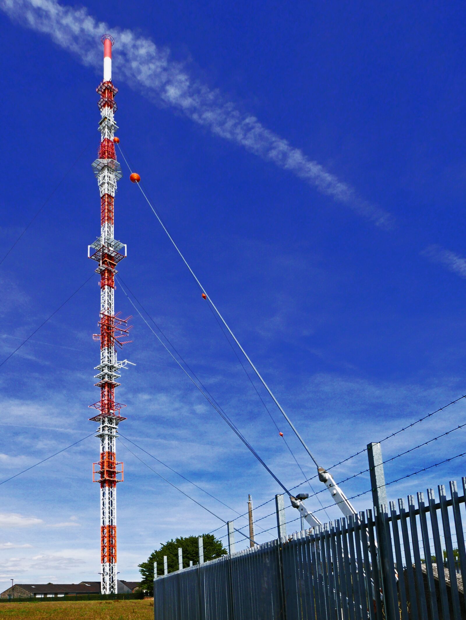 Panasonic Lumix DMC-LX100 sample photo. Transmission tower, radio mast photography