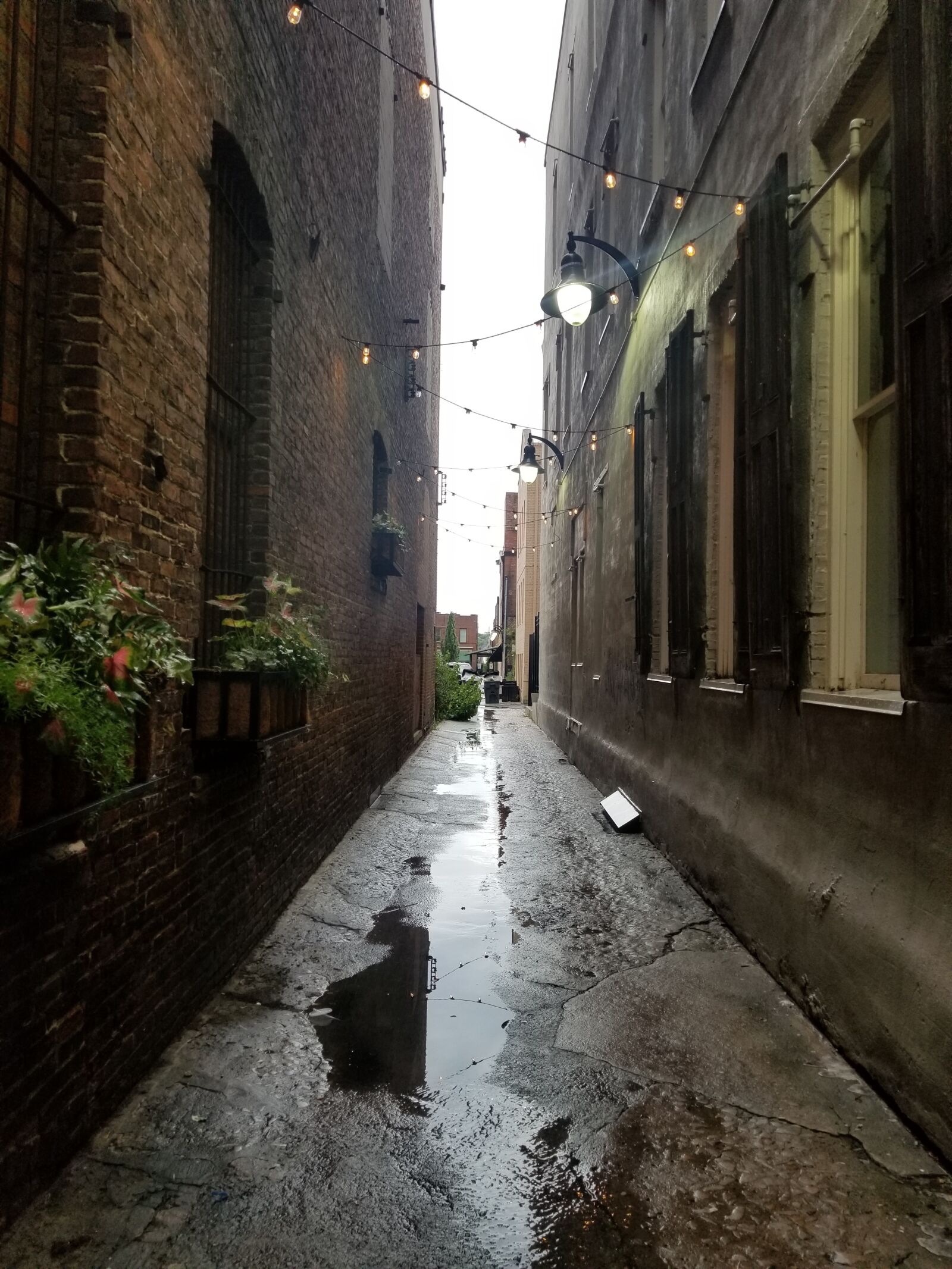 Samsung Galaxy S8 sample photo. Alley, wet, city photography