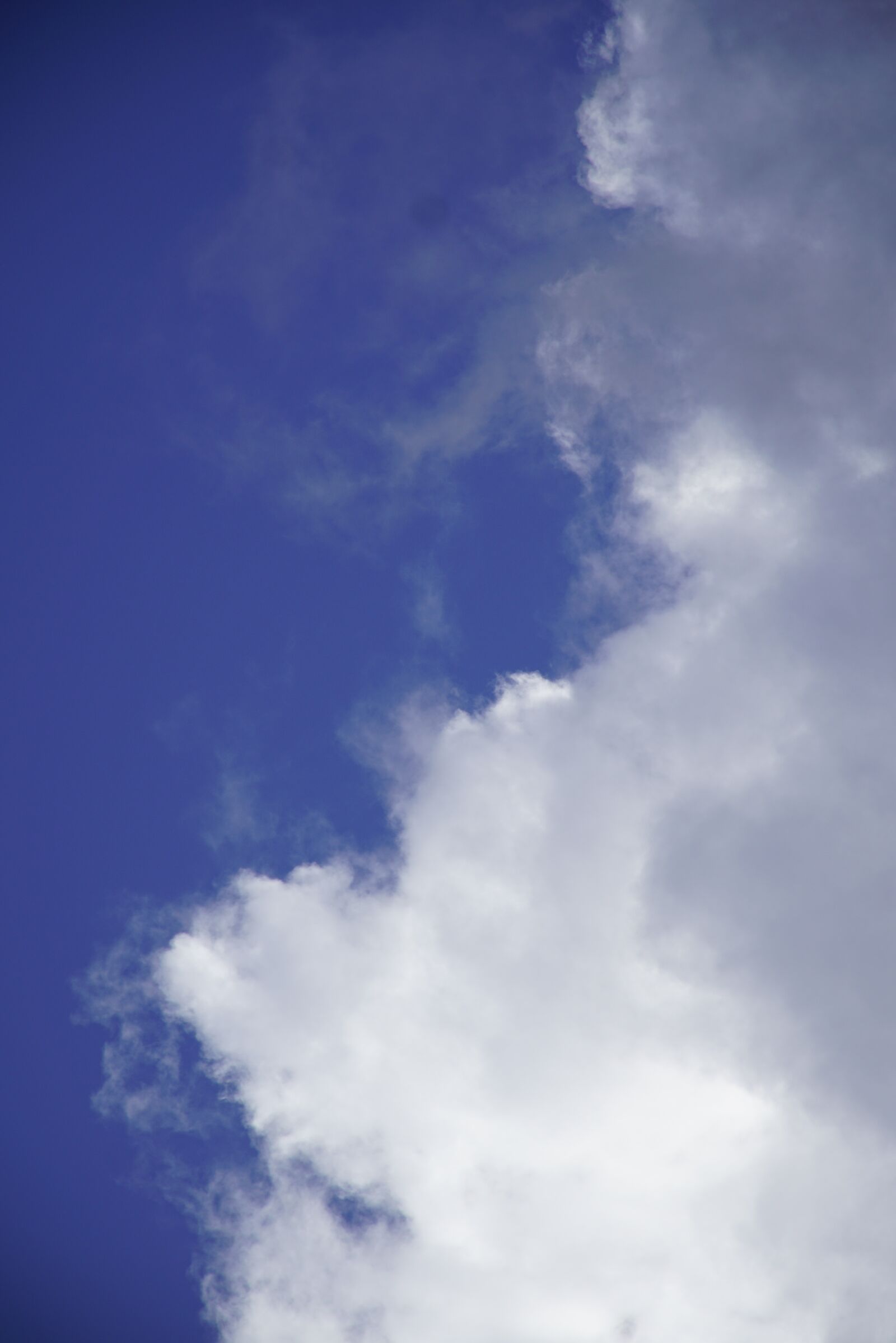 Sony a7R II + Sony E PZ 18-105mm F4 G OSS sample photo. Blue, sky, clouds photography