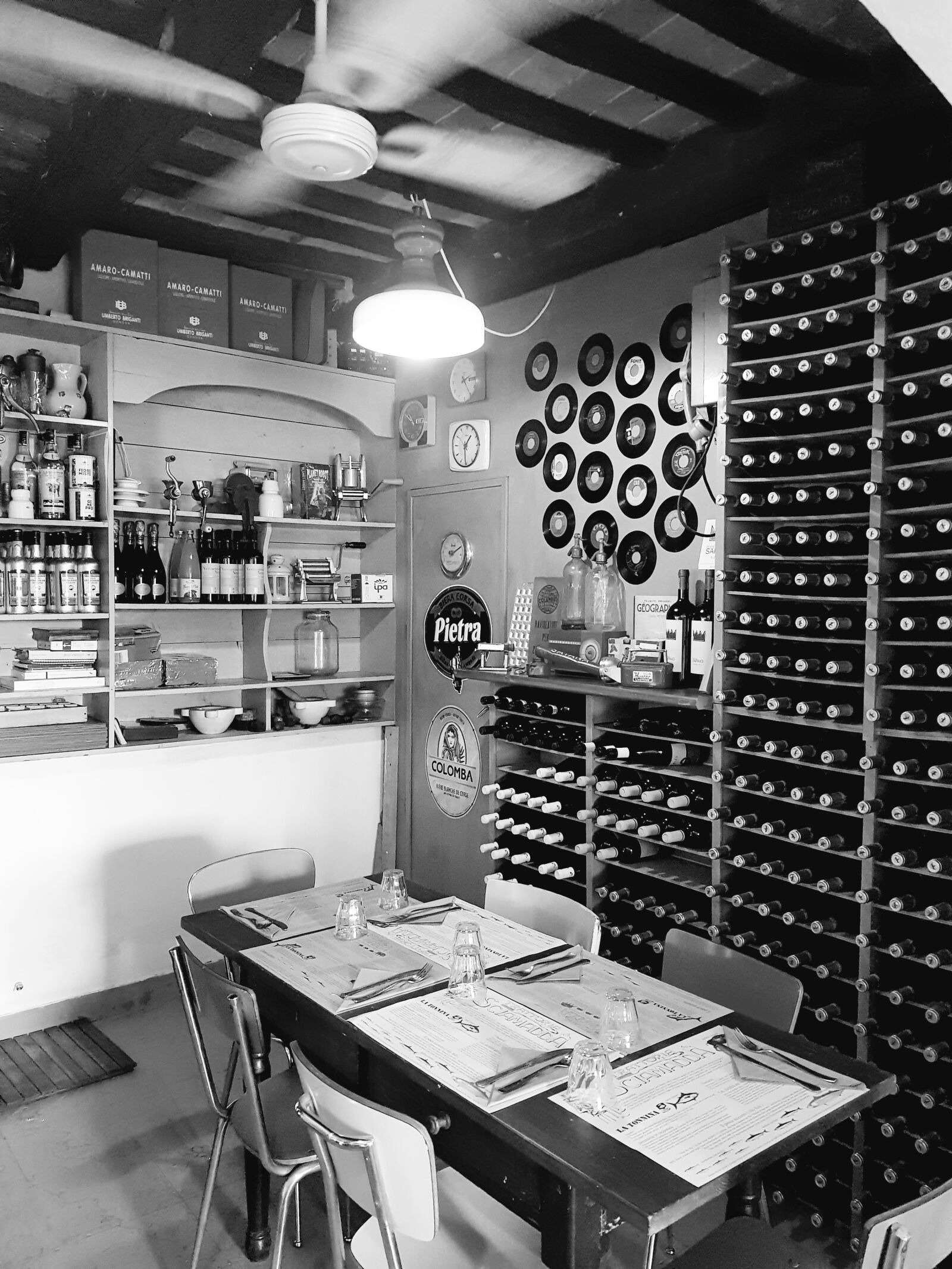 Samsung Galaxy S8 sample photo. Bar, schwarzweiß, monochrom photography