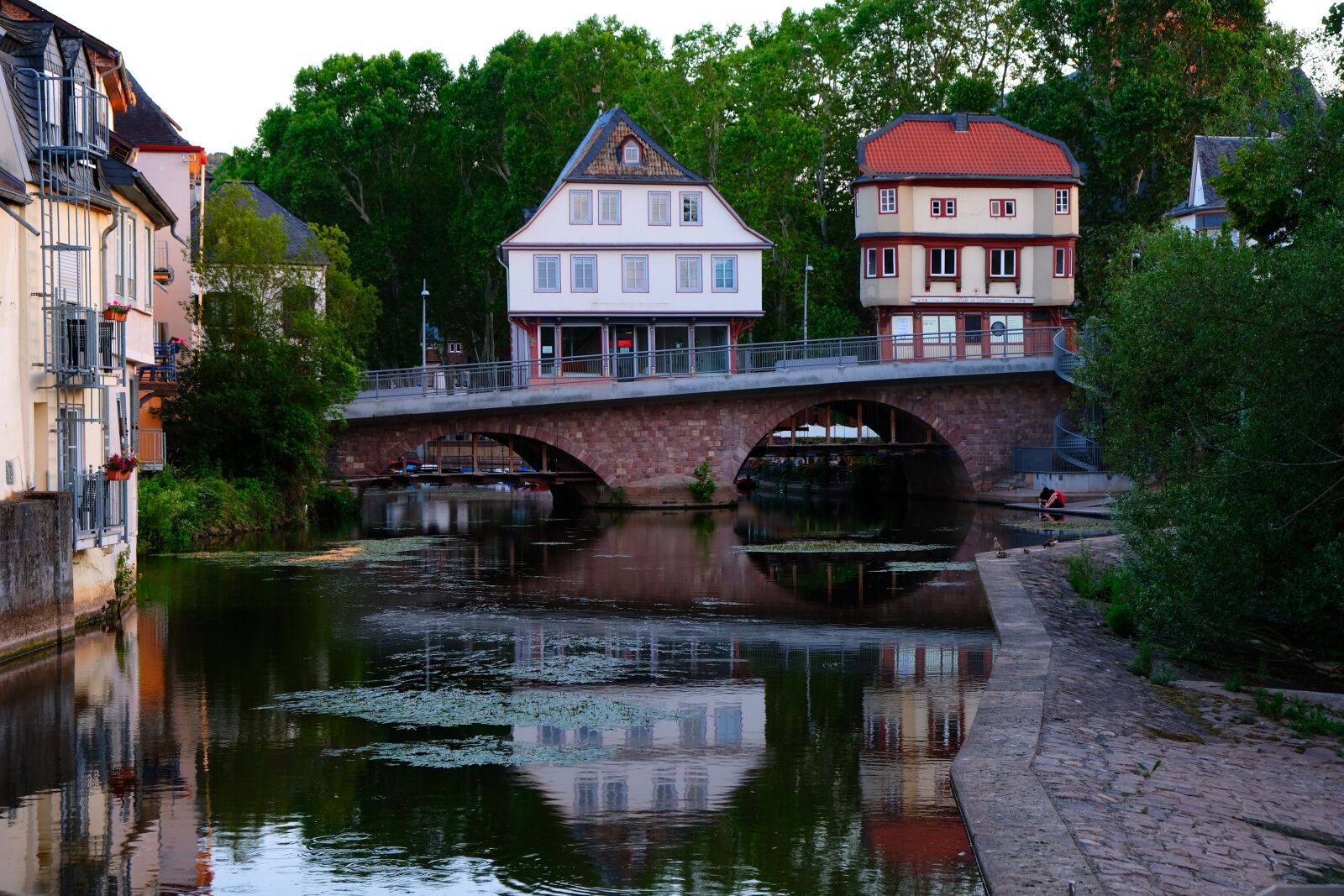 Fujifilm X-T20 sample photo. Bridge houses, architecture, facade photography