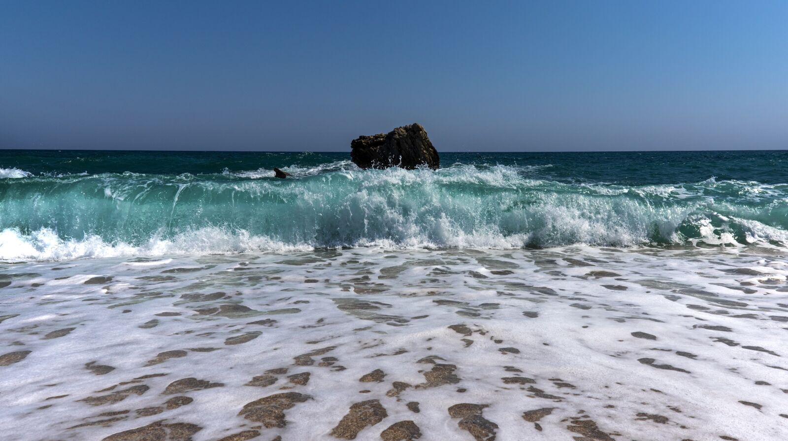 Tamron SP 24-70mm F2.8 Di VC USD sample photo. Waves, pelion, greece photography