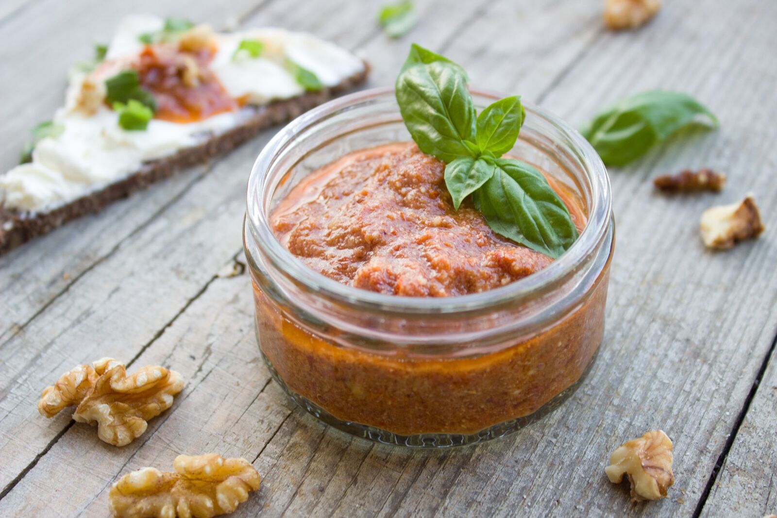 Canon EOS 600D (Rebel EOS T3i / EOS Kiss X5) sample photo. Pesto, tomatoes, eat photography