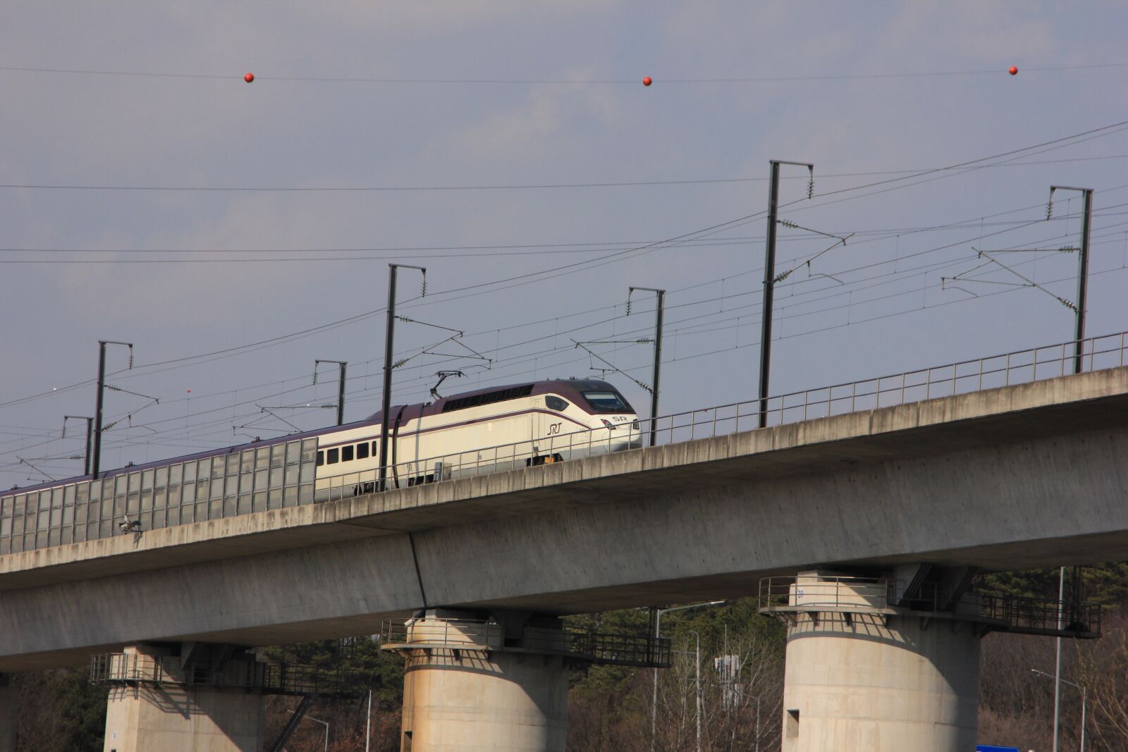 Canon EOS 600D (Rebel EOS T3i / EOS Kiss X5) sample photo. Korea, railway, transportation photography