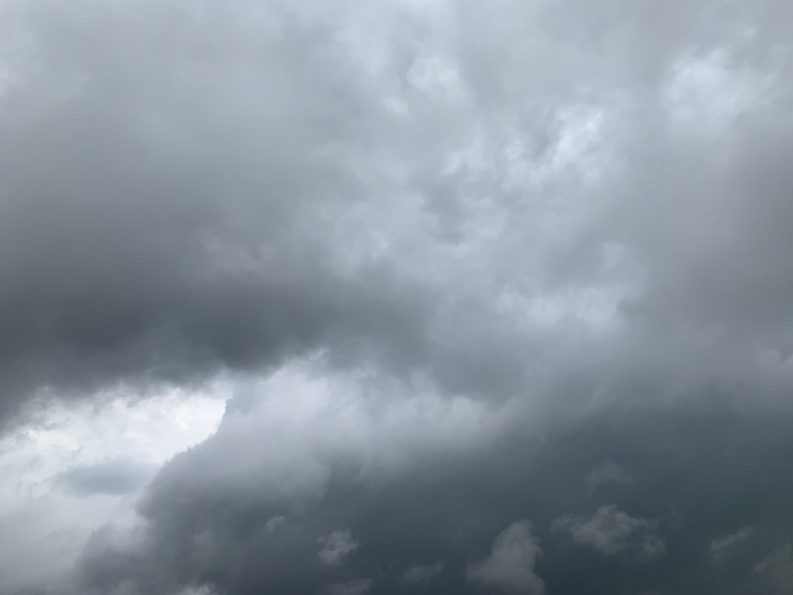 Apple iPhone XS Max sample photo. Cloud, storm, rain photography
