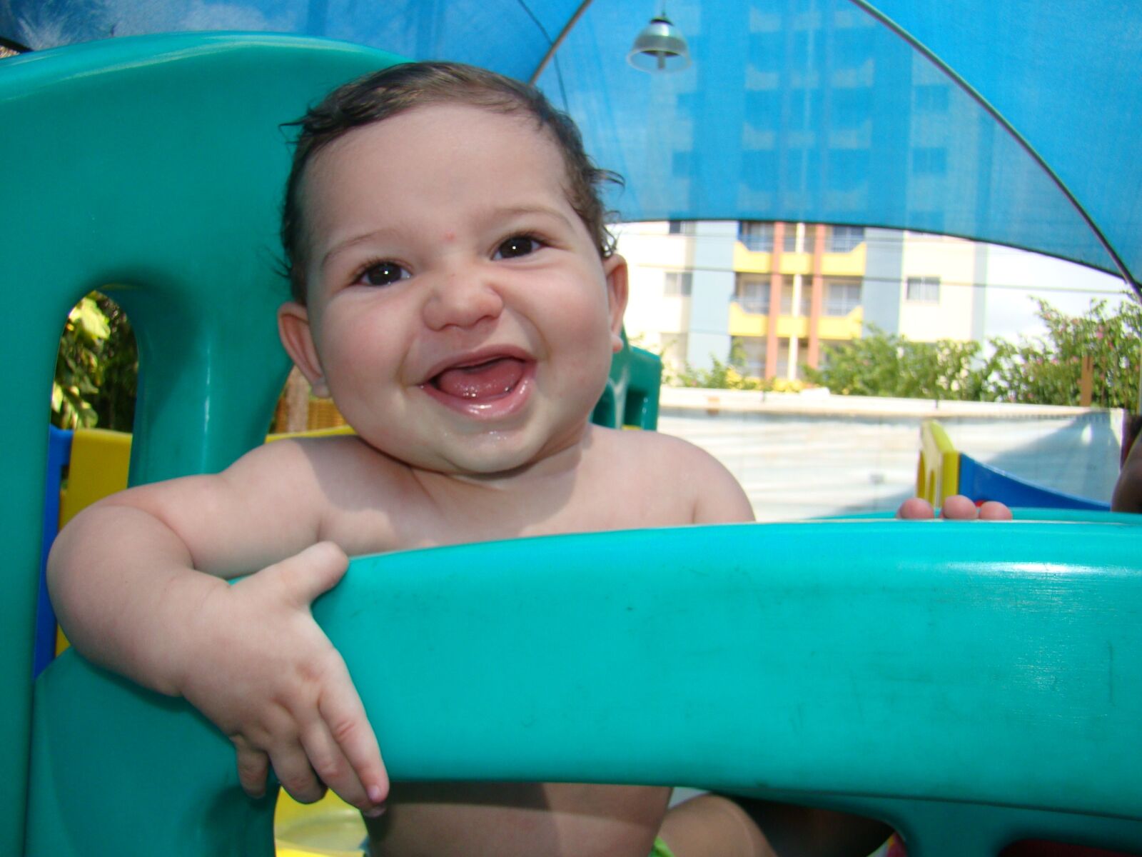 Sony Cyber-shot DSC-H50 sample photo. Baby, smiling, pool photography