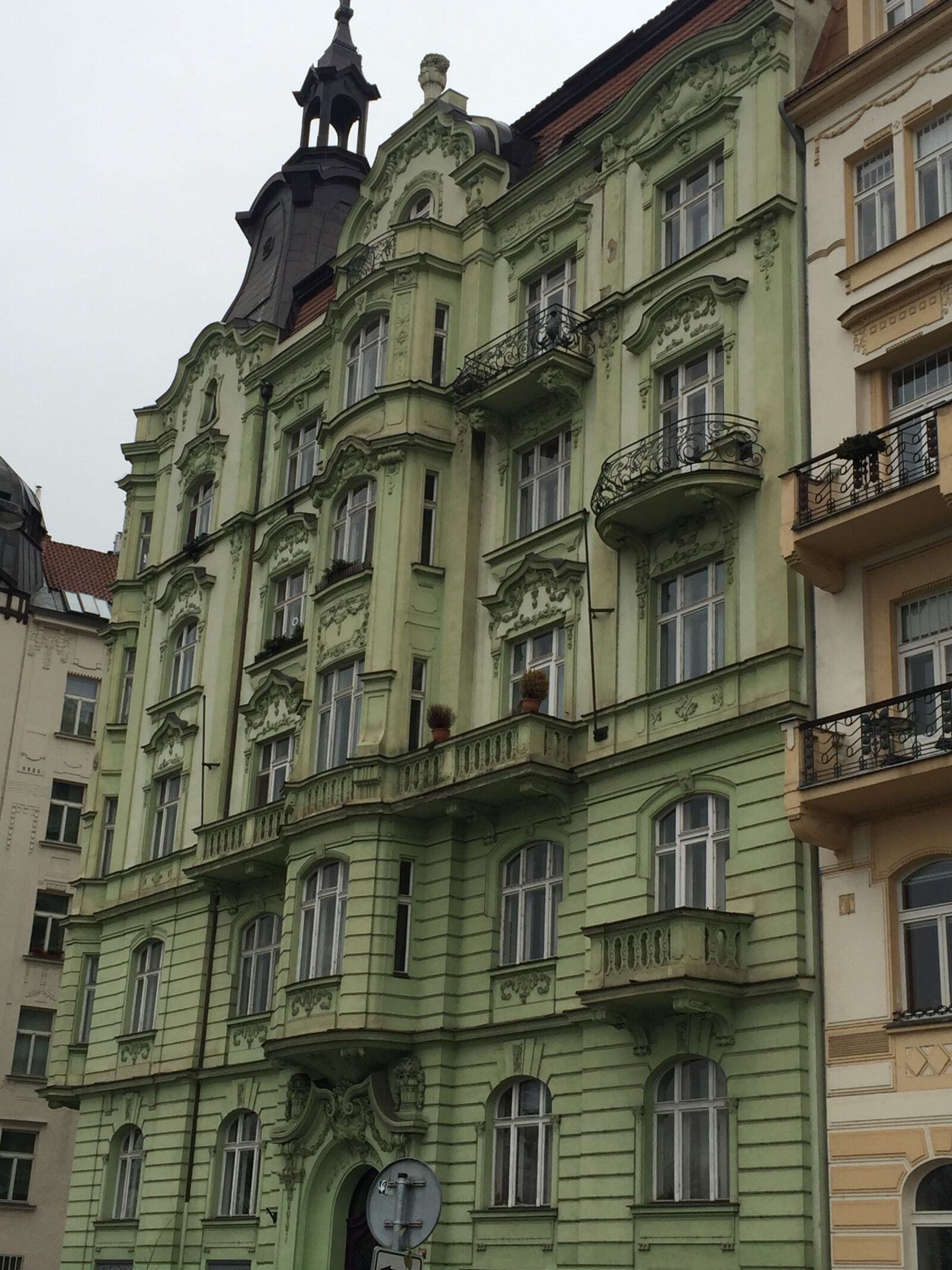 iPhone 6 Plus back camera 4.15mm f/2.2 sample photo. Czech republic, prague, green photography