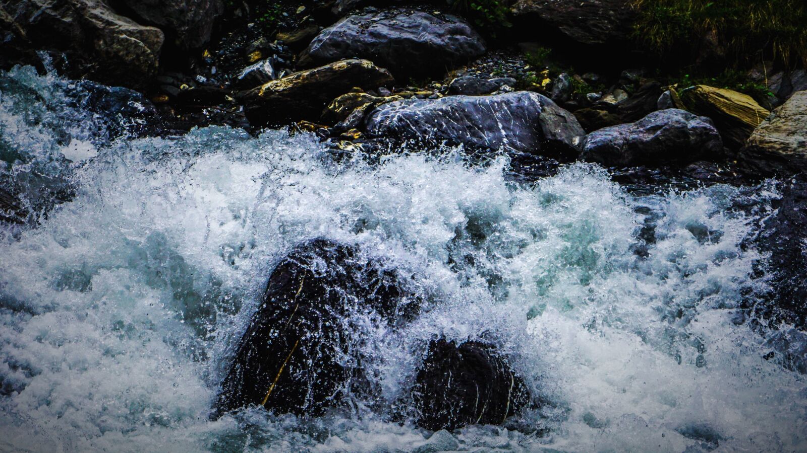 Sony a5100 sample photo. Wave, water, wet, coast photography