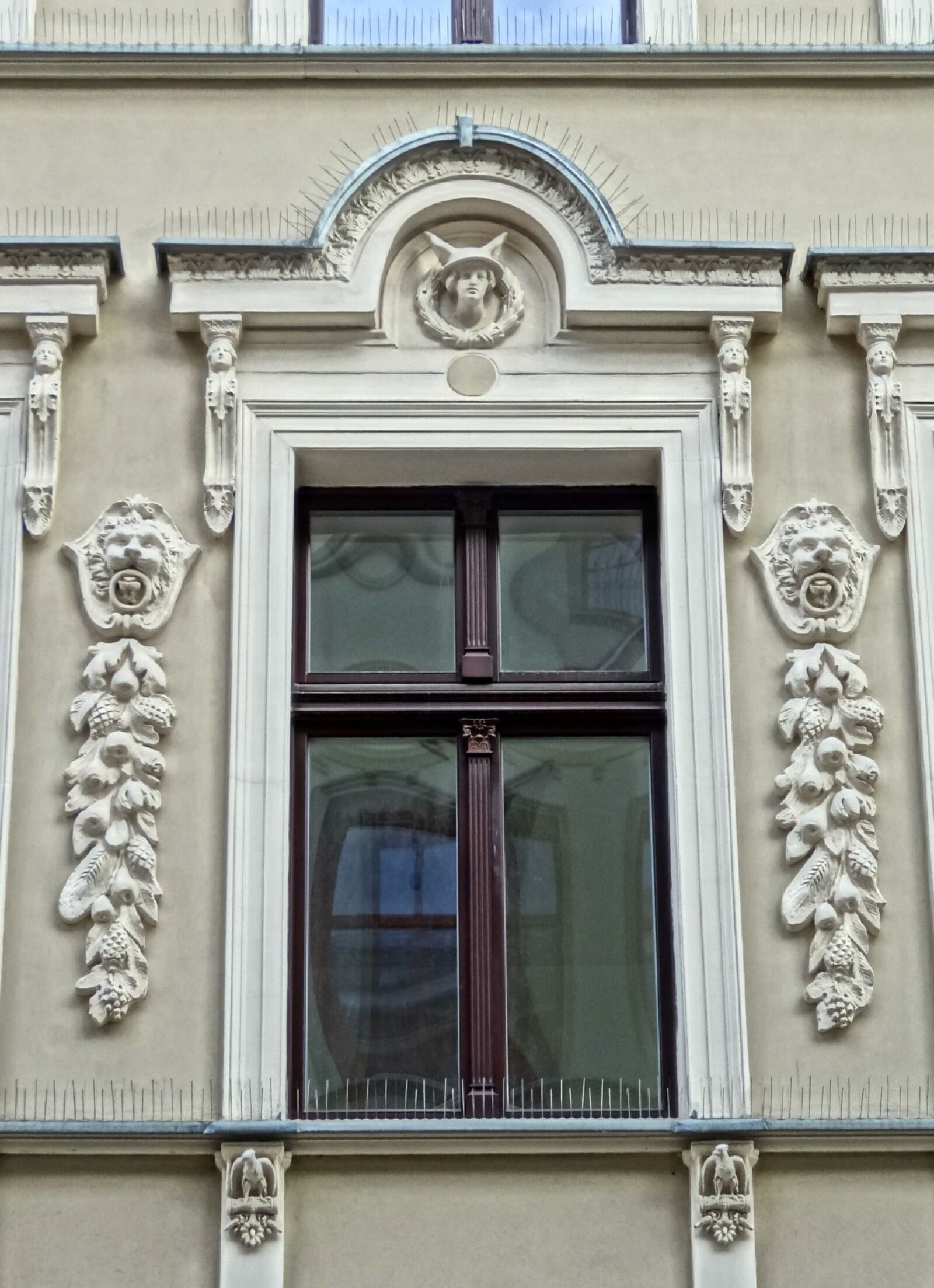 Sony Cyber-shot DSC-HX20V sample photo. Bydgoszcz, window, relief photography
