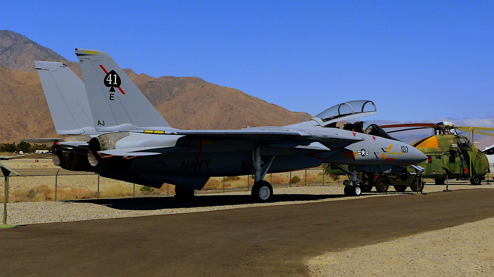 Panasonic Lumix DMC-FZ200 sample photo. Aircraft, hunting, military photography