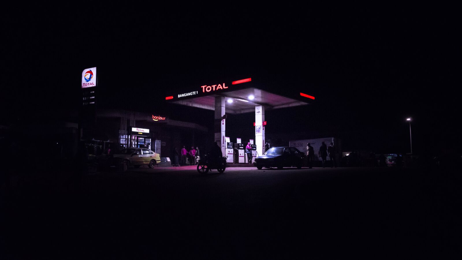 Nikon D3500 sample photo. Total, station, night photography
