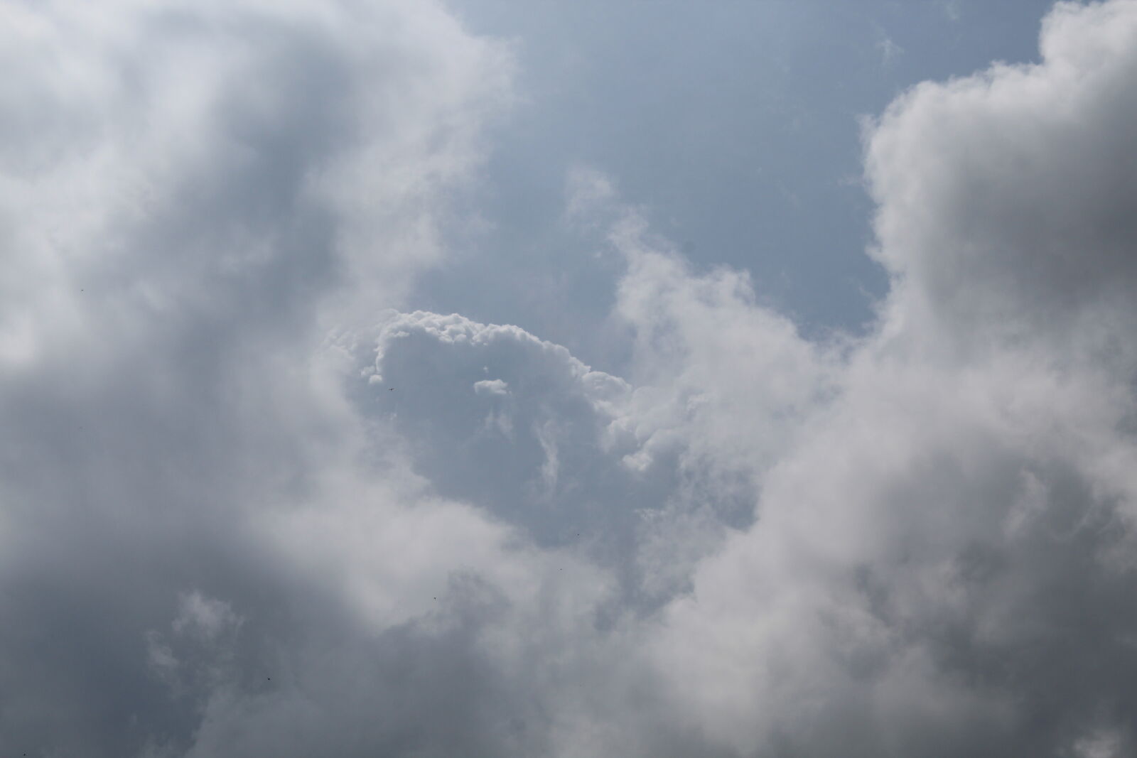Canon EOS 1300D (EOS Rebel T6 / EOS Kiss X80) sample photo. Cloud, cloudy, rain, sky photography