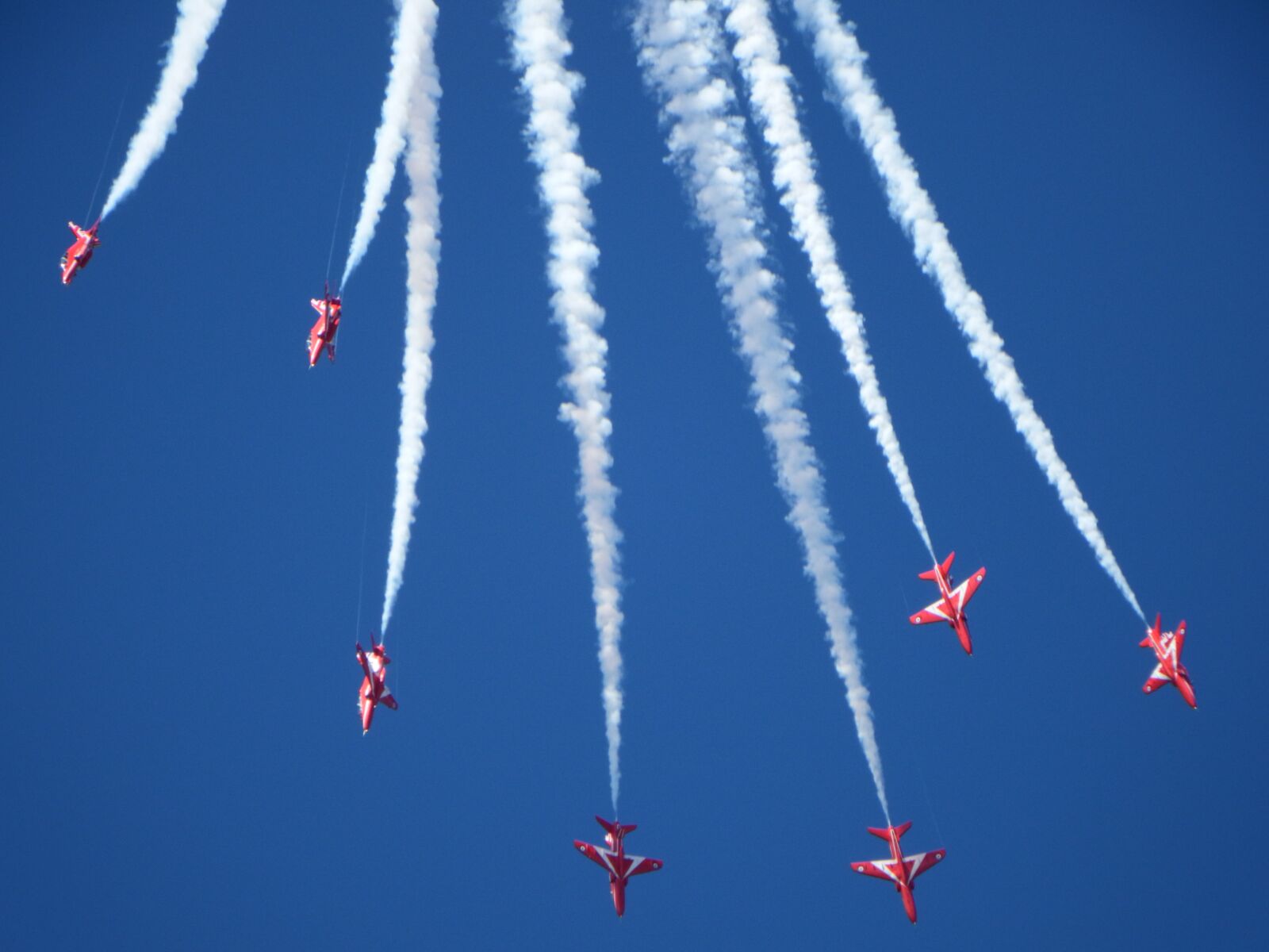 Fujifilm FinePix SL1000 sample photo. Red arrows, airshow, air photography