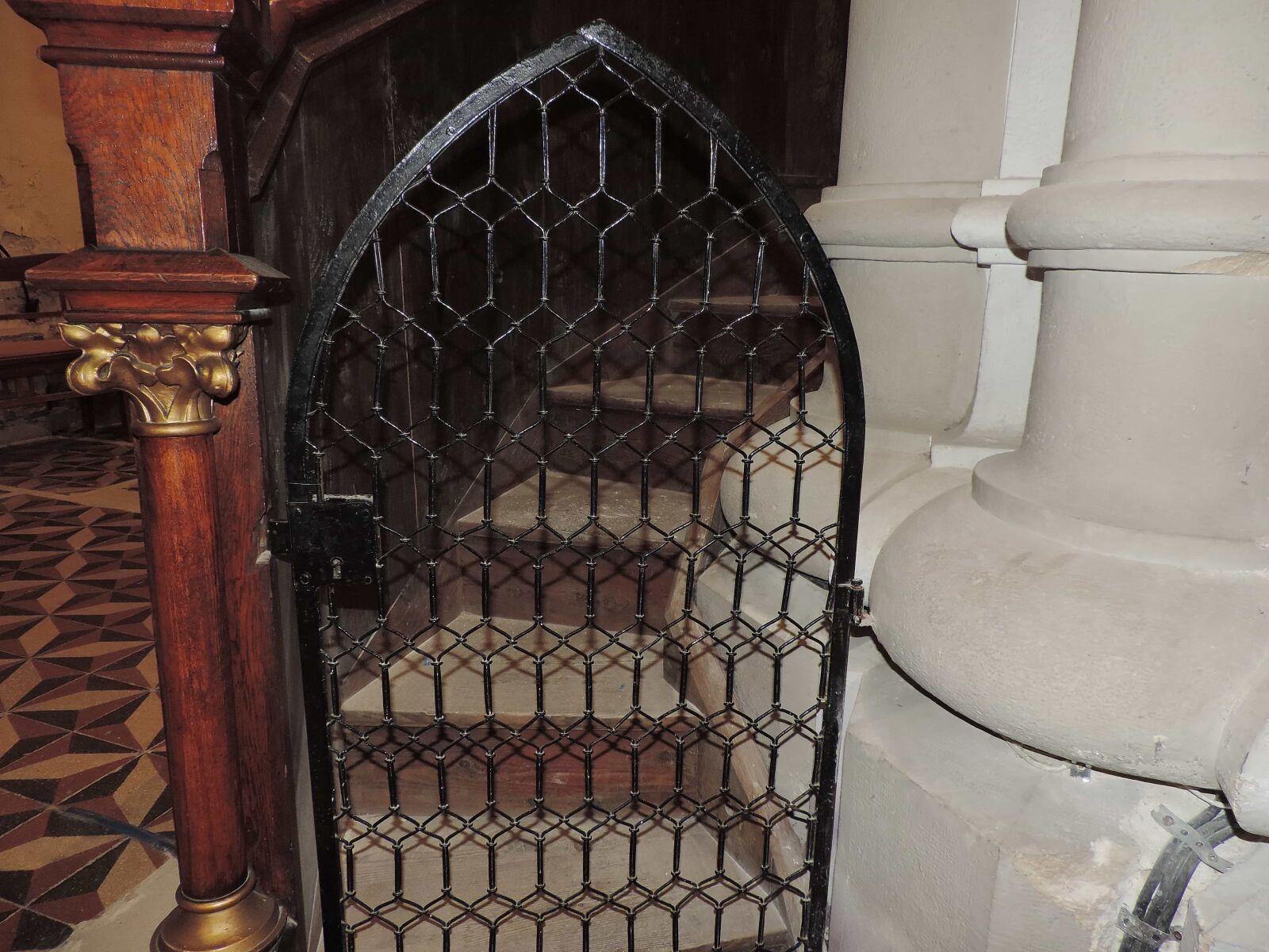 Nikon Coolpix P520 sample photo. Cast iron, cathedral, catholic photography