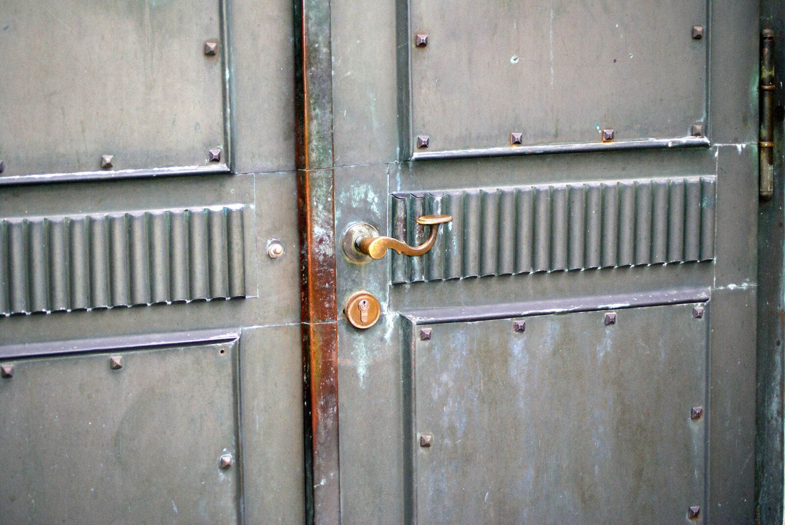 Sony Alpha DSLR-A200 sample photo. Door, door handle, church photography