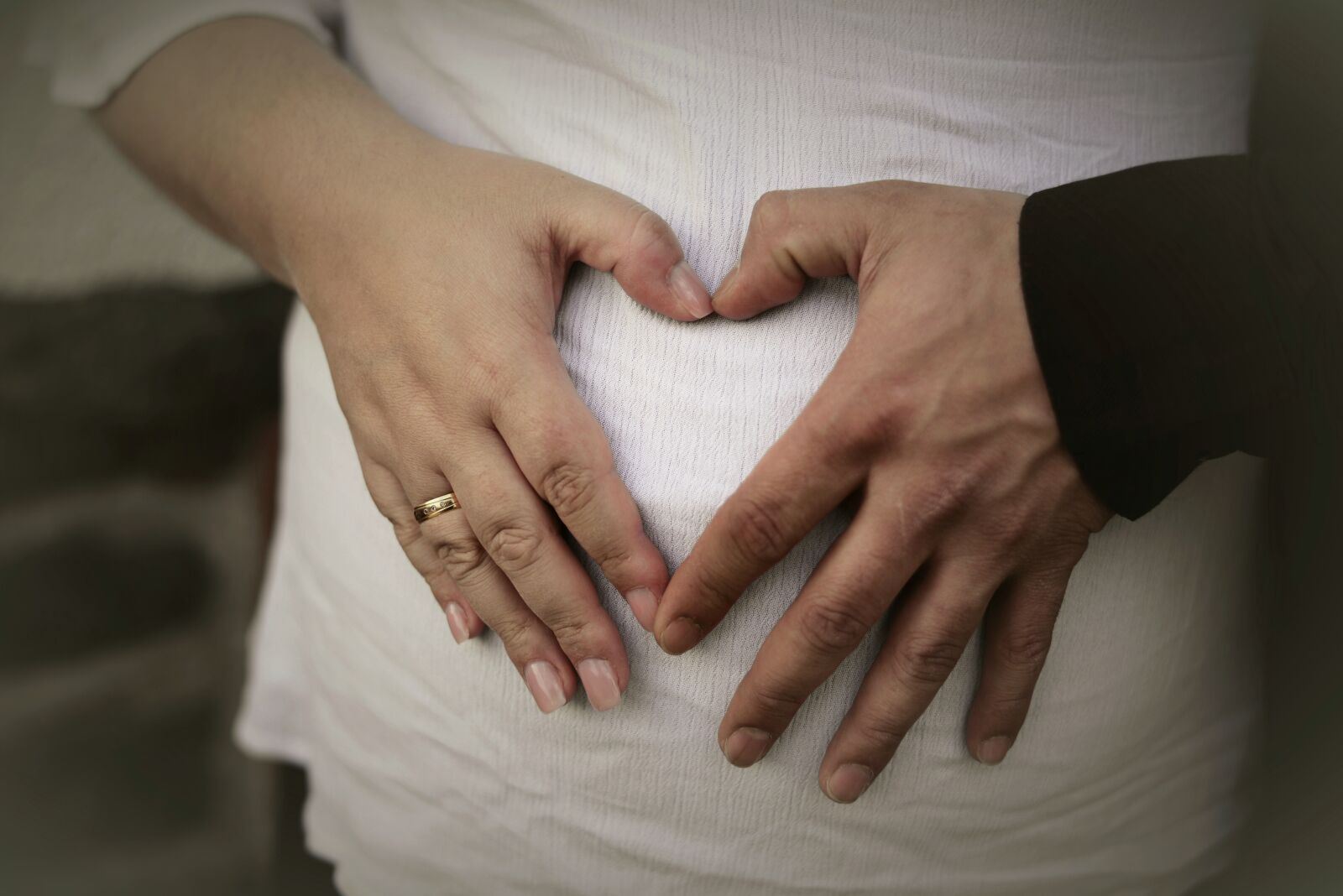 Nikon D610 sample photo. Hands, heart, belly photography