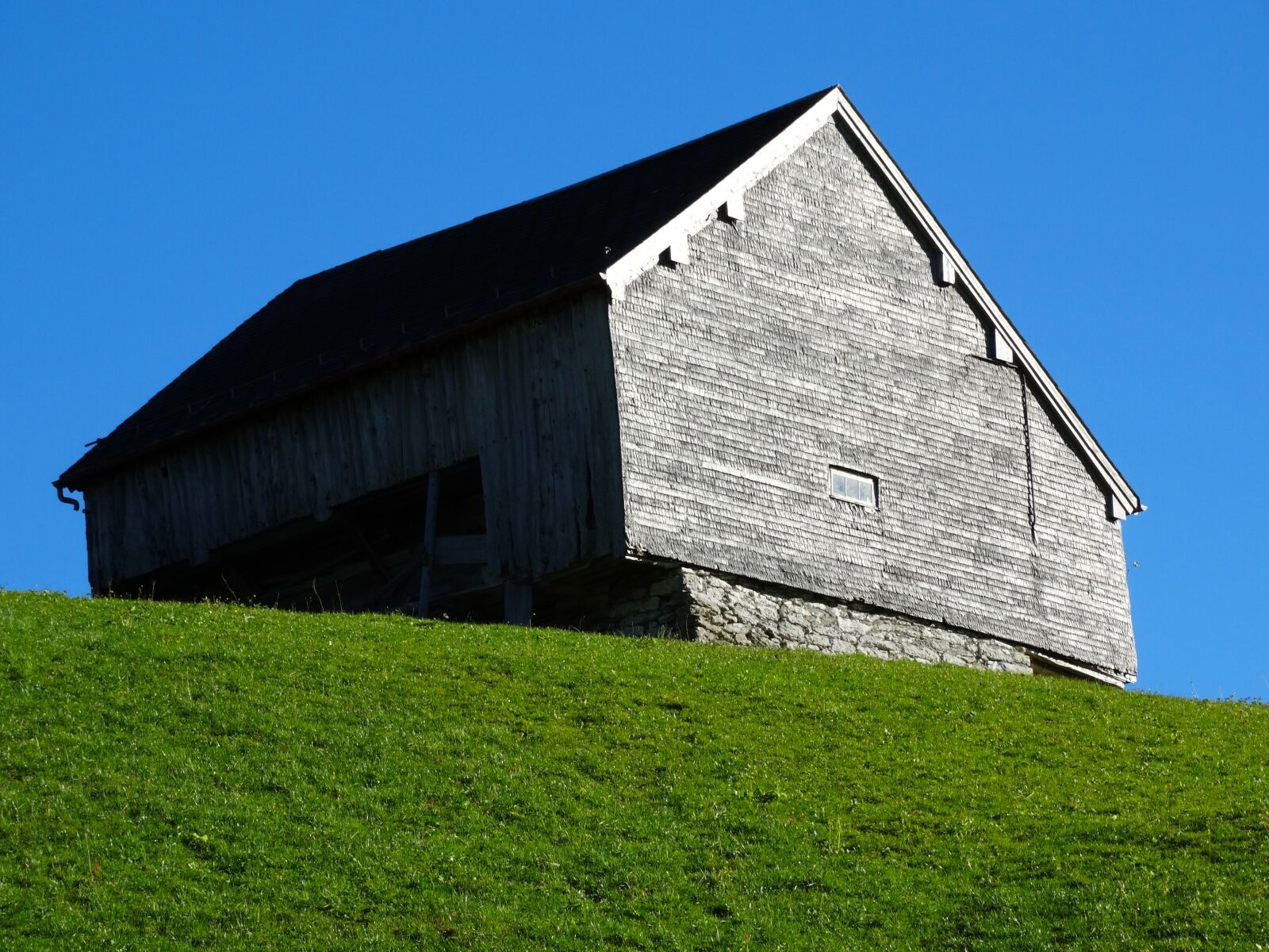 Sony Cyber-shot DSC-HX300 sample photo. Wood barn, mountain barn photography
