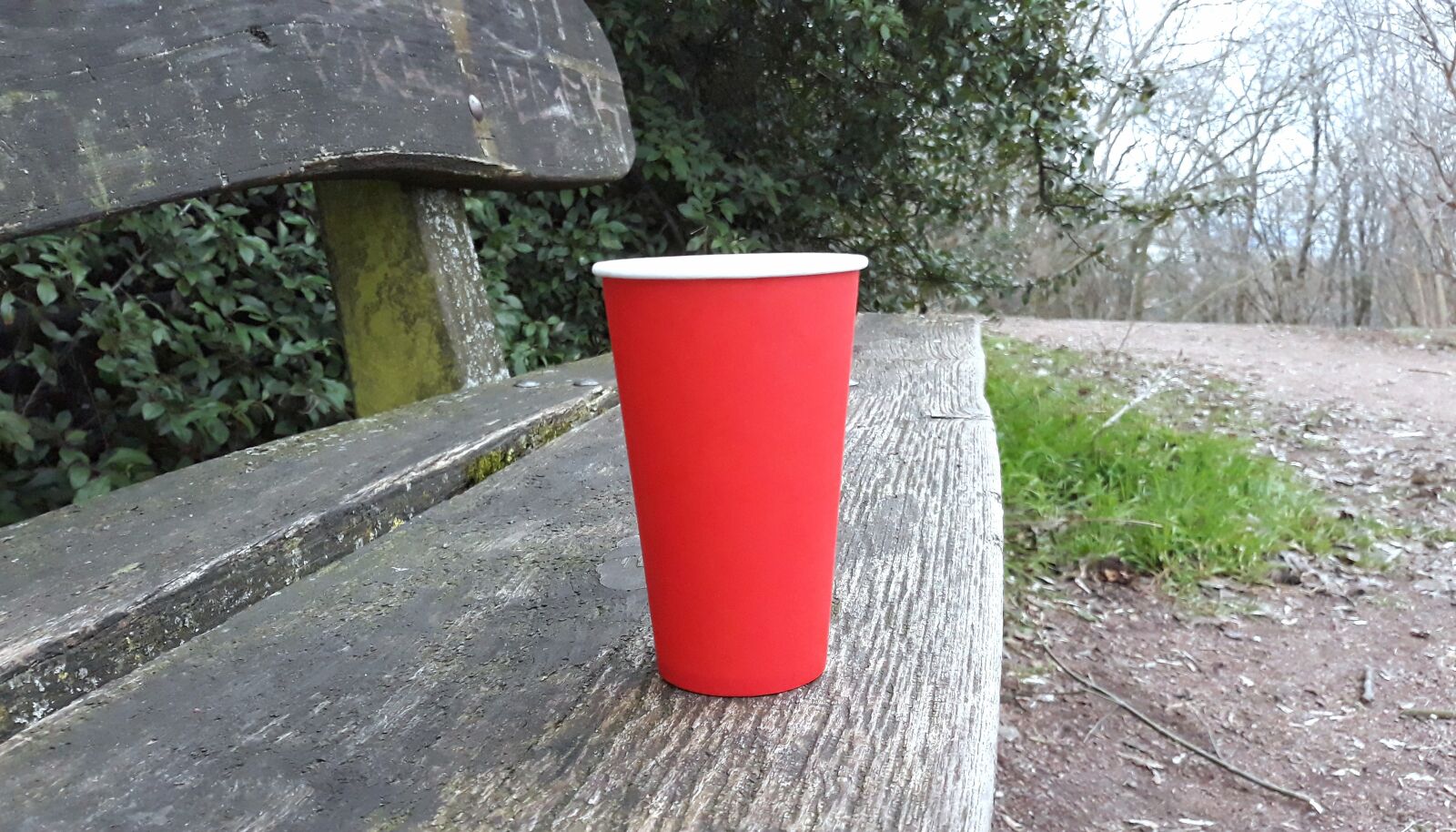 Samsung Galaxy J7 sample photo. Coffee mugs, red, bank photography