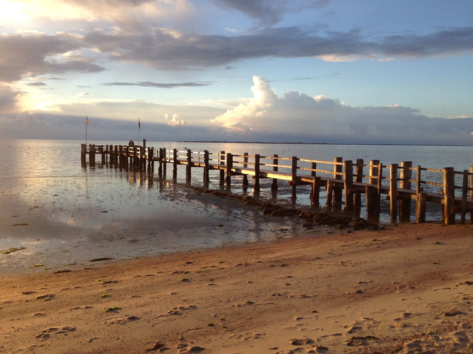 iPhone 5 back camera 4.12mm f/2.4 sample photo. Föhr, beach, clouds photography