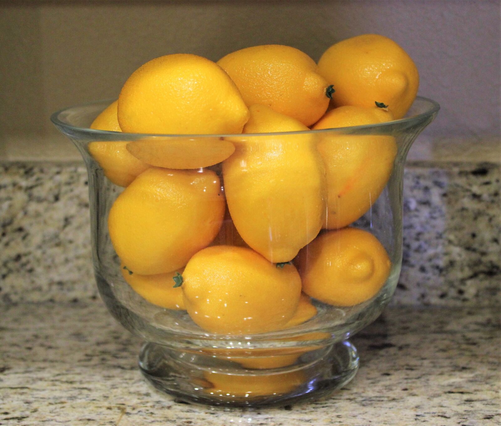 Canon EOS 550D (EOS Rebel T2i / EOS Kiss X4) sample photo. Lemons, fruit, yellow photography