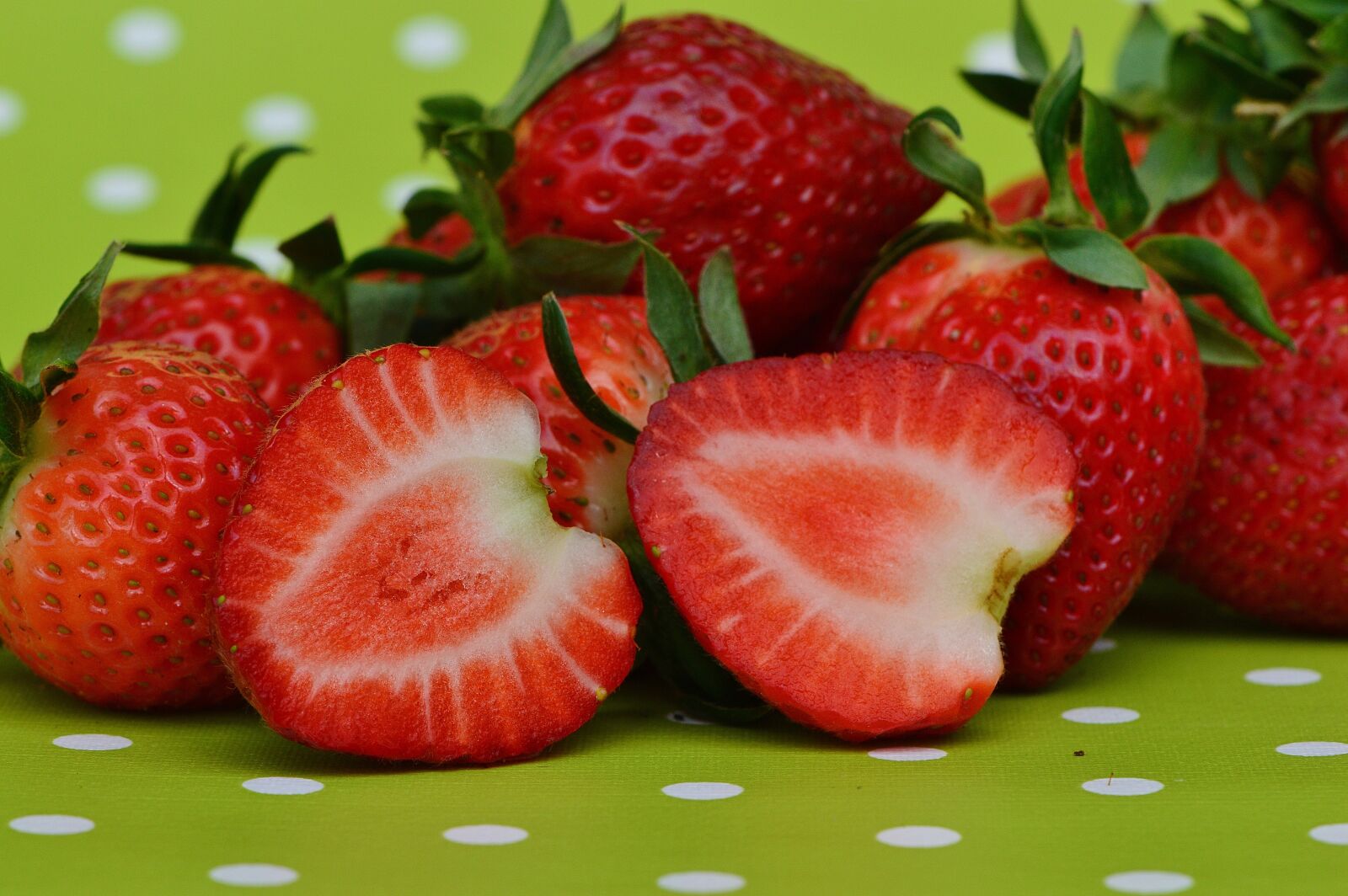 Nikon D3200 sample photo. Strawberries, fruit, close up photography