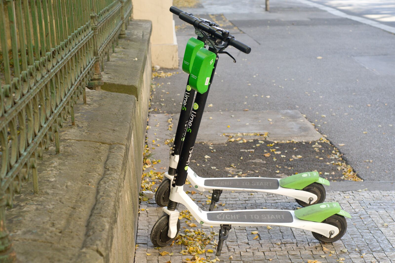 Nikon D7000 sample photo. Ecology, city, scooter photography