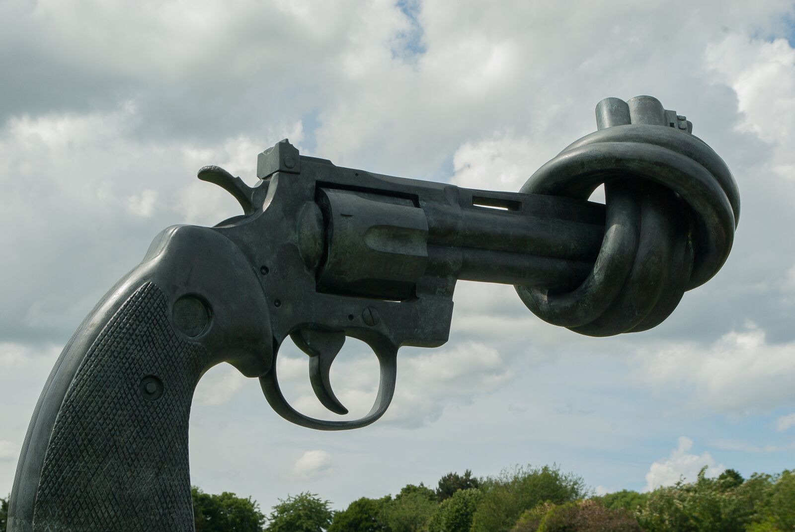 Pentax K10D sample photo. Nonviolence, normandy, caen photography