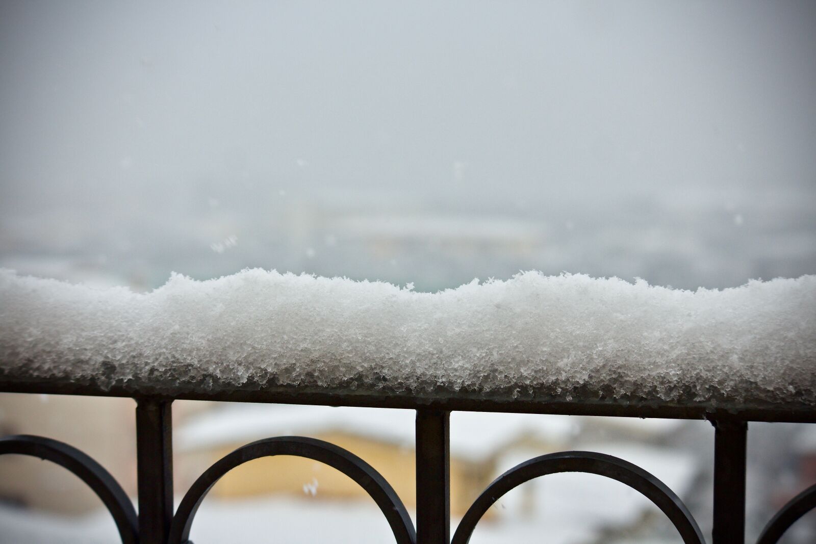 Canon EOS M sample photo. Snowfall, balcony, railing photography