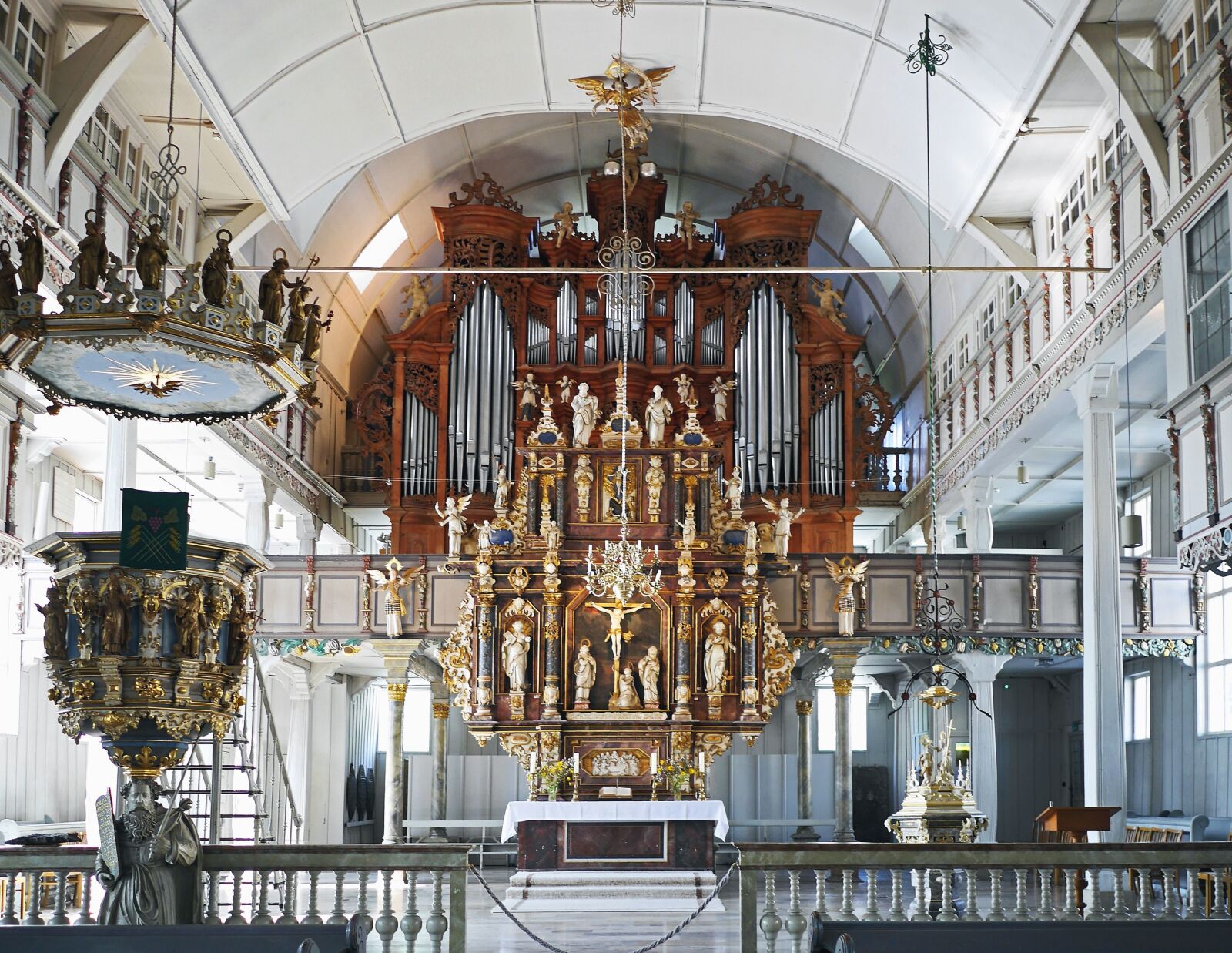 Panasonic Lumix DMC-GH3 sample photo. Architecture, structure, church, altar photography
