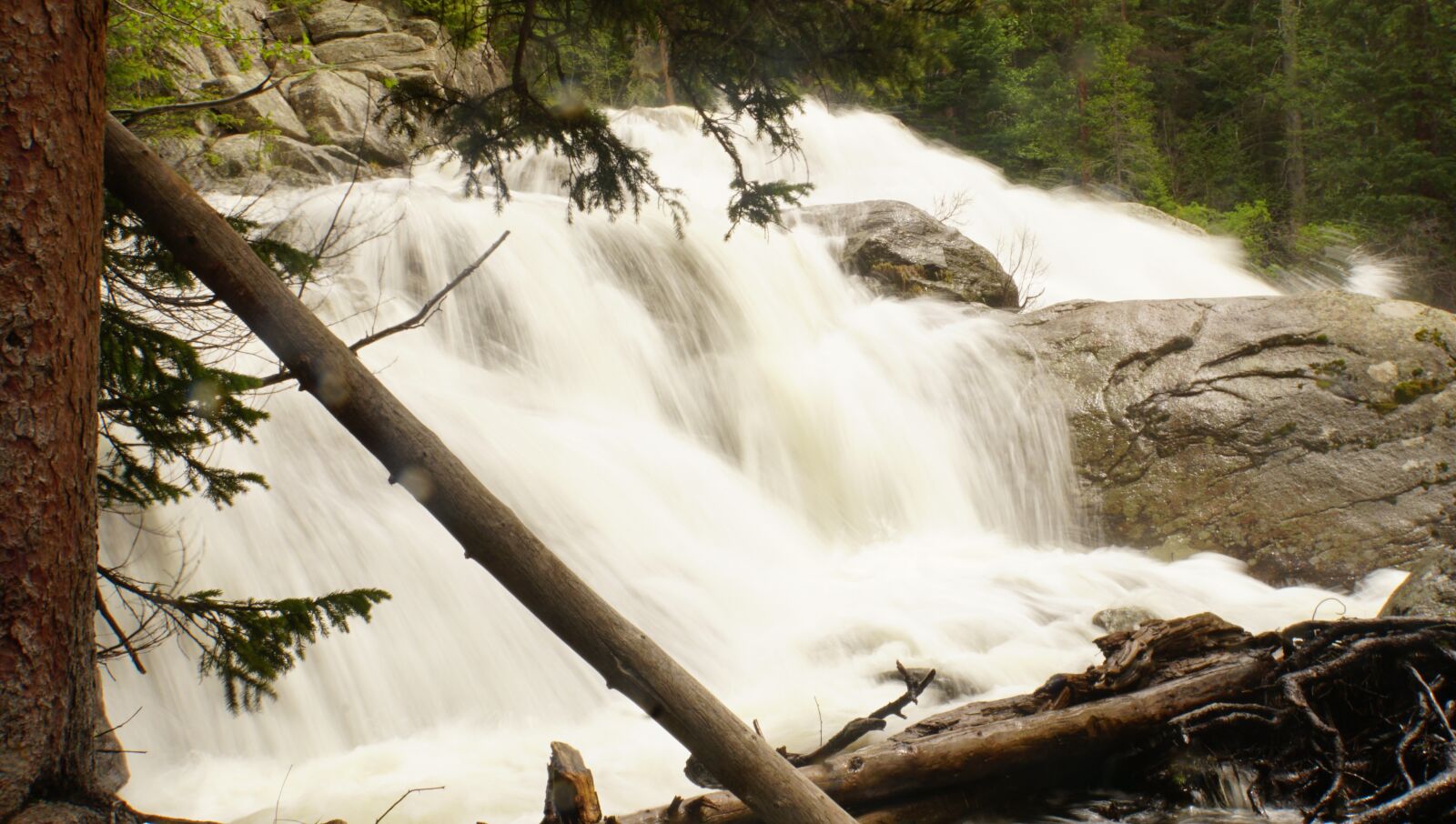 Sony E 18-200mm F3.5-6.3 OSS sample photo. Waterfalls, slow shutter, waterfall photography