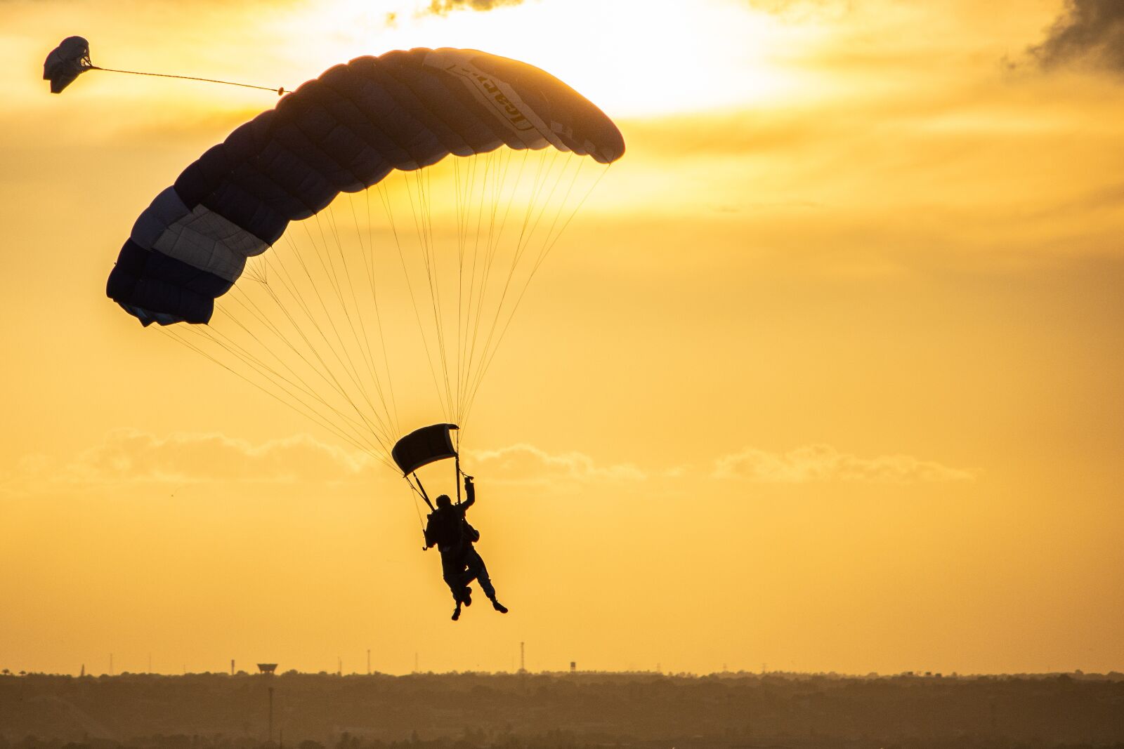 Nikon D7100 sample photo. Sunset, parachute, yellow photography