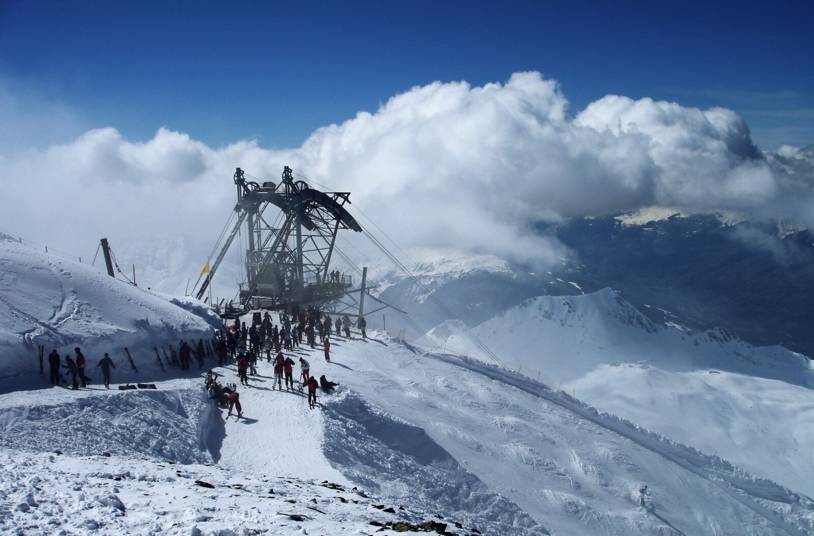 Sony DSC-W17 sample photo. Ski holiday, gondola, cable photography