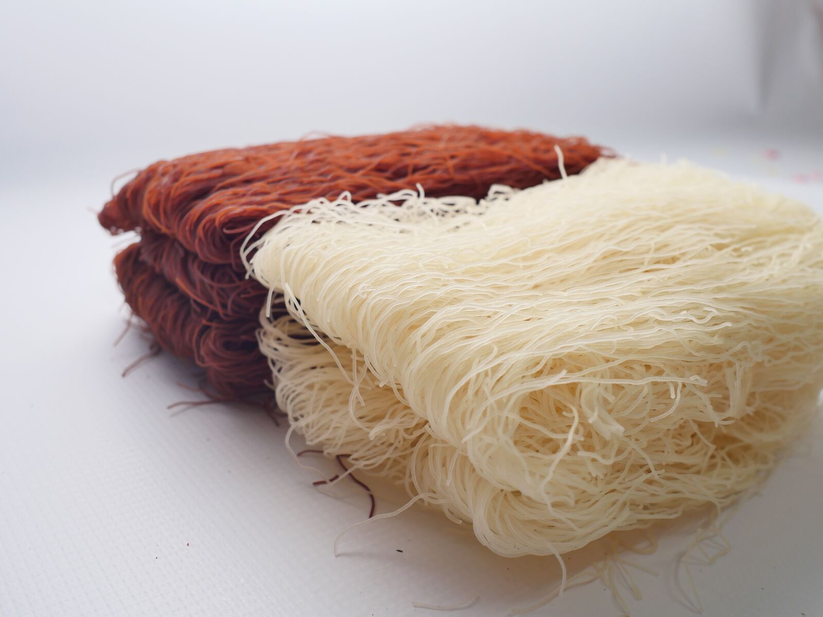 Panasonic Lumix DMC-GX8 sample photo. Red rice noodle, rice photography