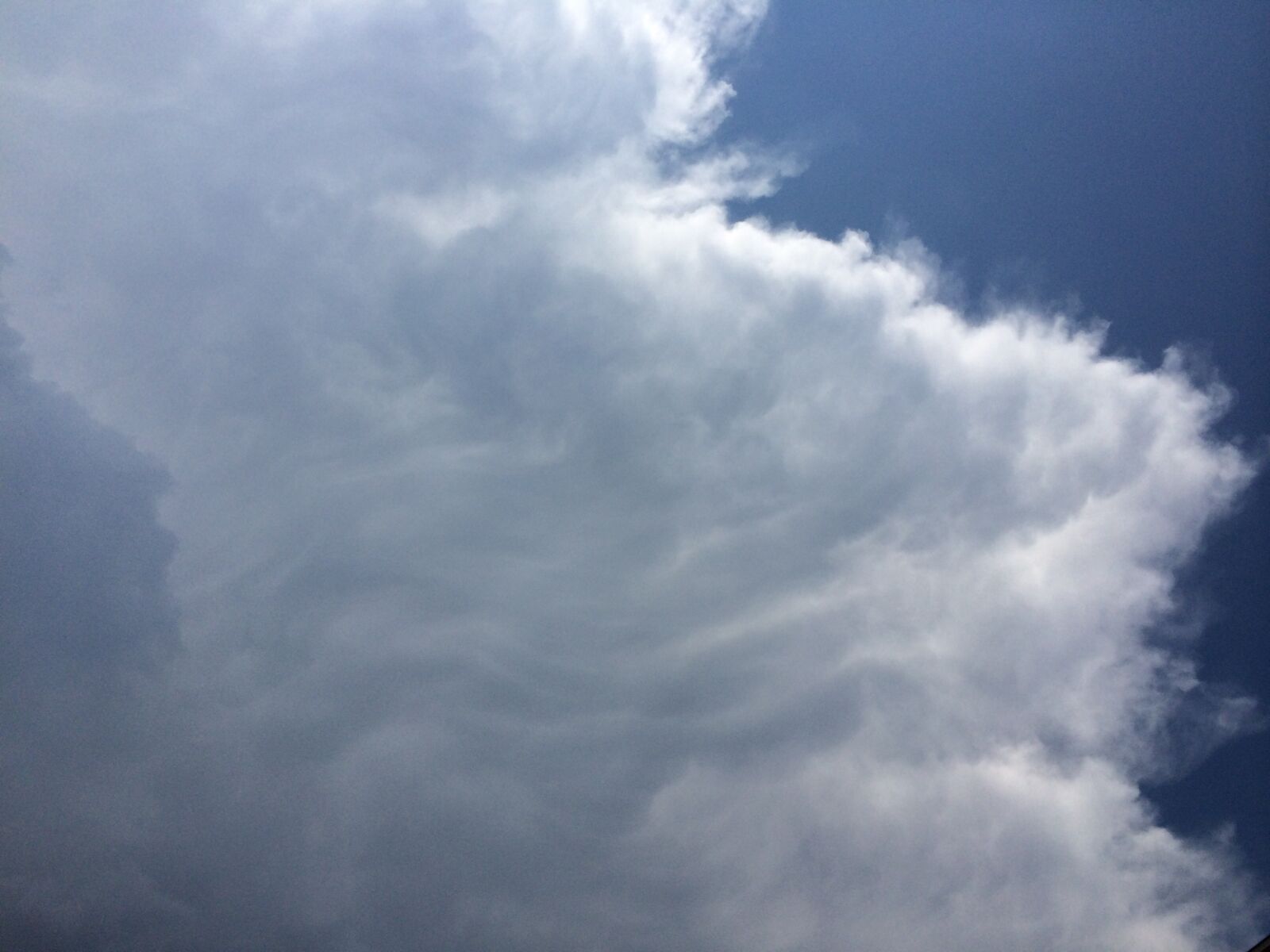 iPhone 5s back camera 4.12mm f/2.2 sample photo. Sky, clouds, blue photography