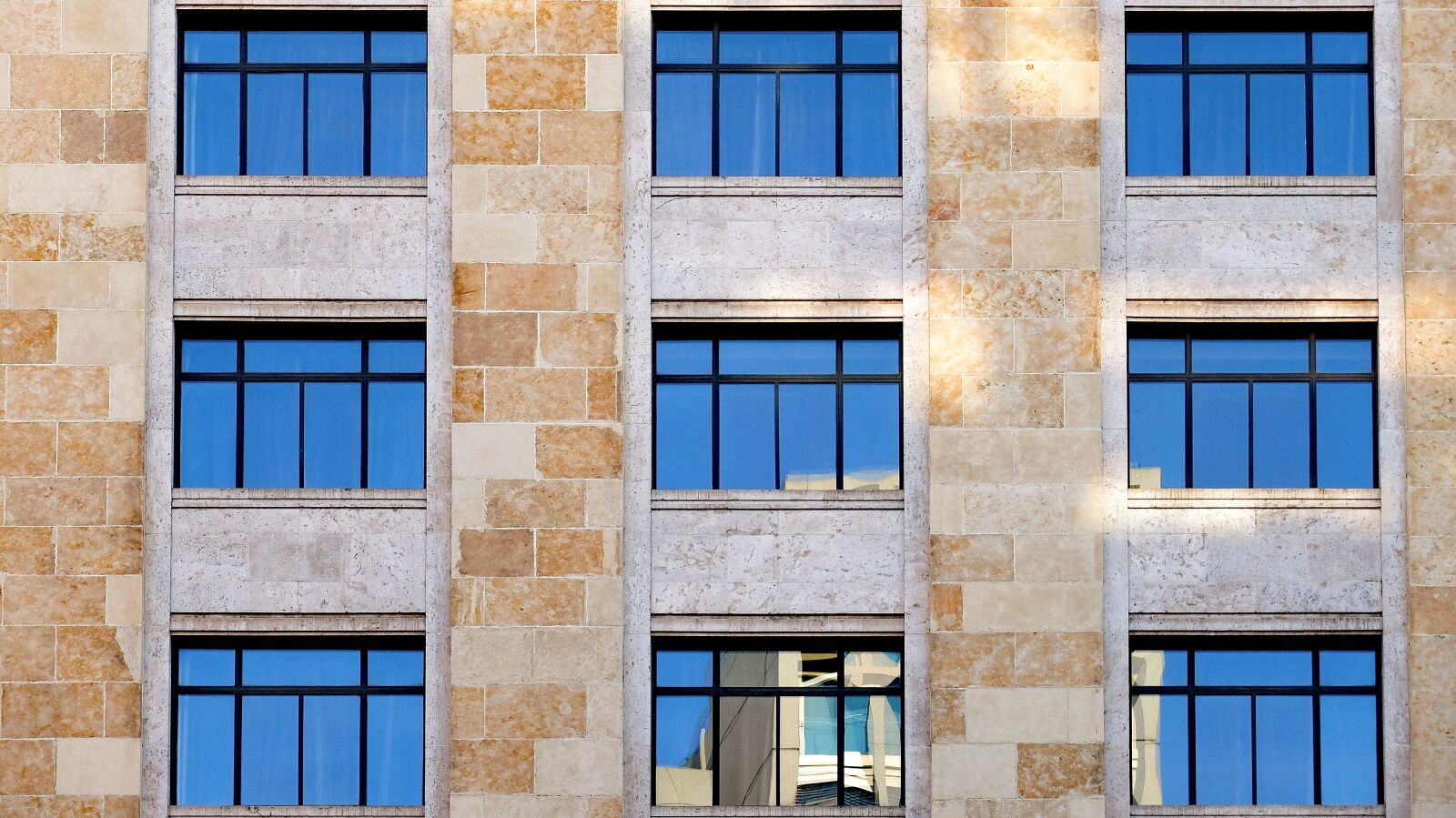 Fujifilm X30 sample photo. Spain, madrid, building photography