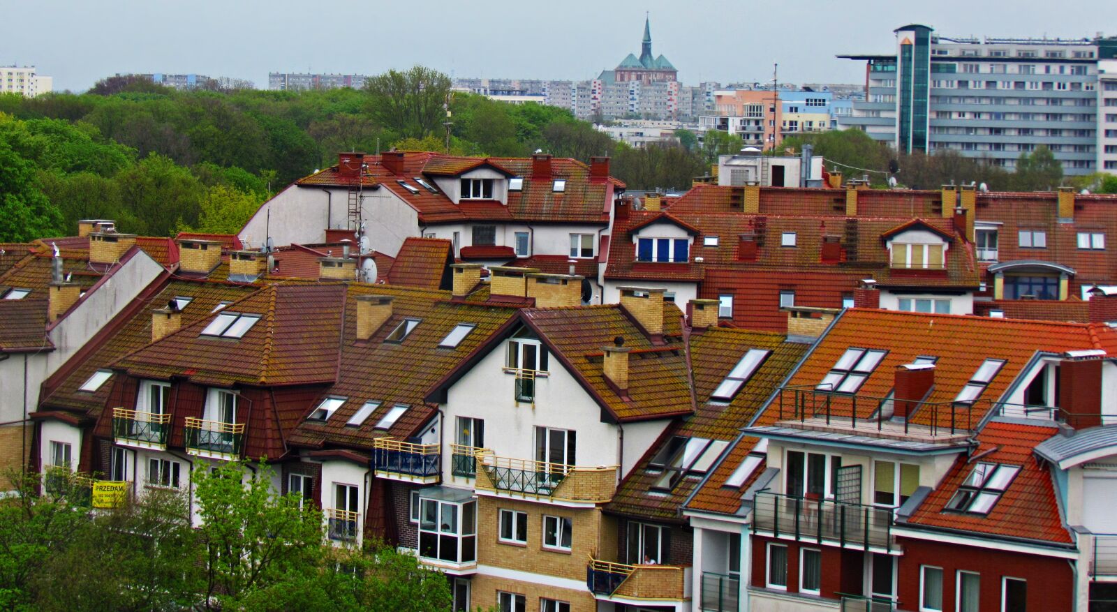 Canon PowerShot SX30 IS sample photo. Houses, the roofs, colors photography