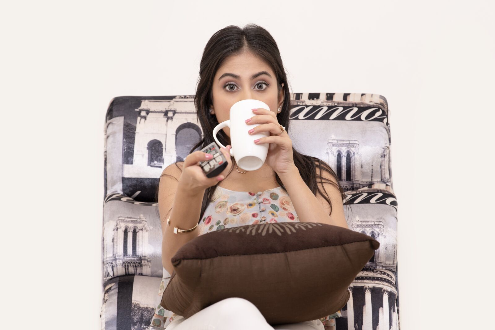 Nikon D750 sample photo. Girl, watching, tv photography