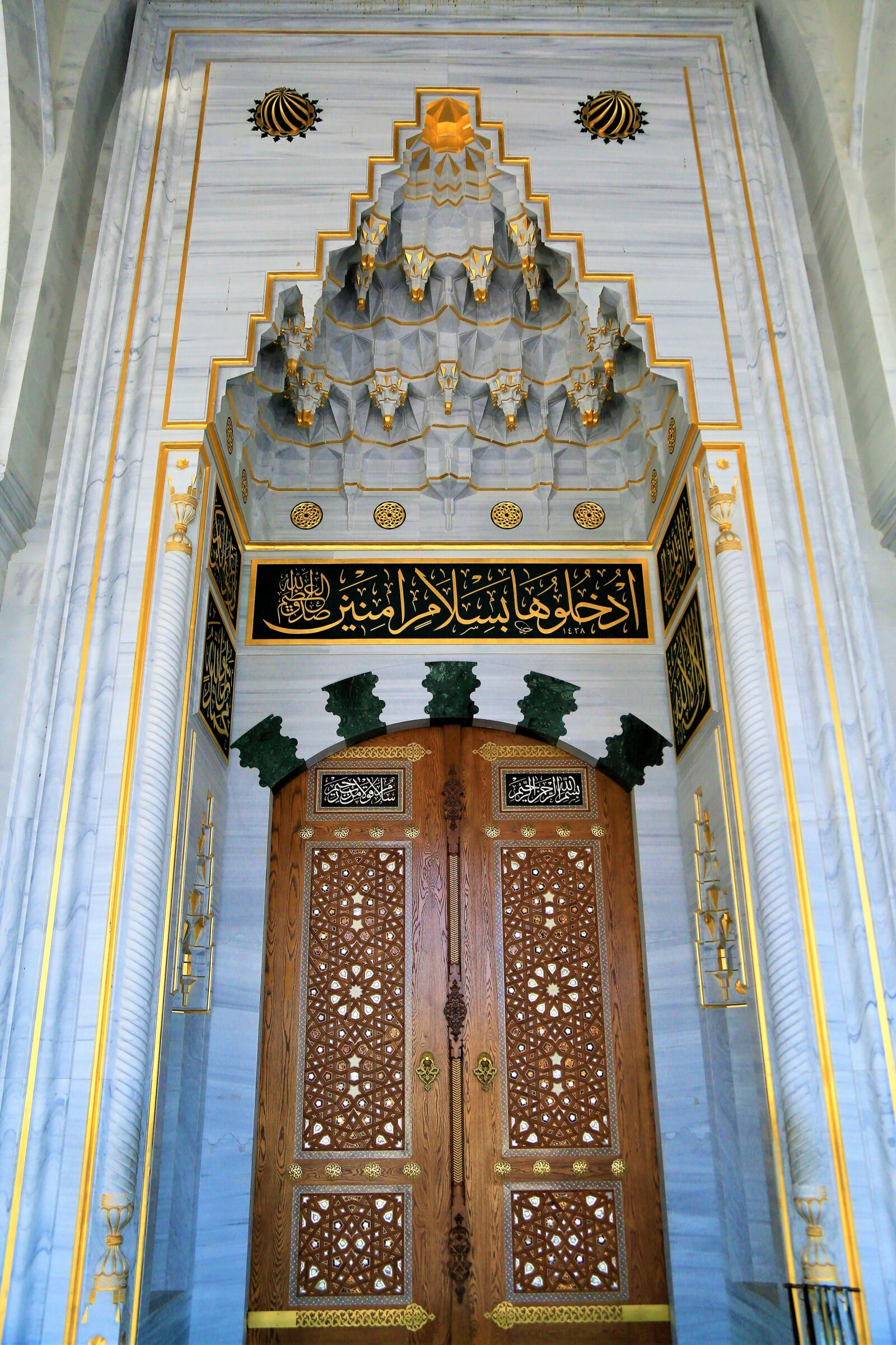 Canon EOS 5D Mark III sample photo. Door, introduction, architecture photography
