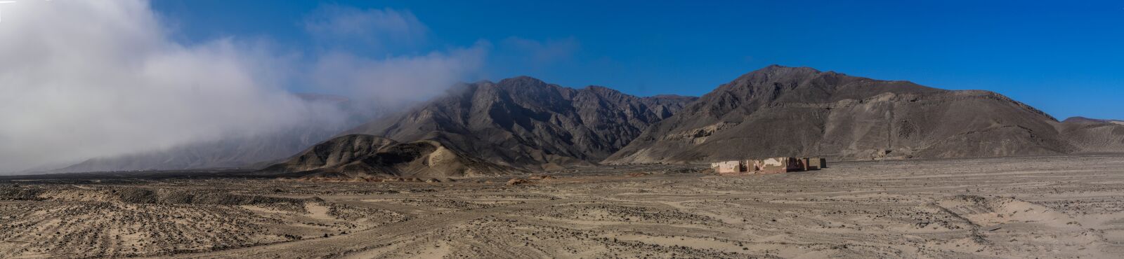 Panasonic Lumix DMC-GX8 + Panasonic Lumix G Vario 14-140mm F3.5-5.6 ASPH Power O.I.S sample photo. Panorama, desert, fog photography