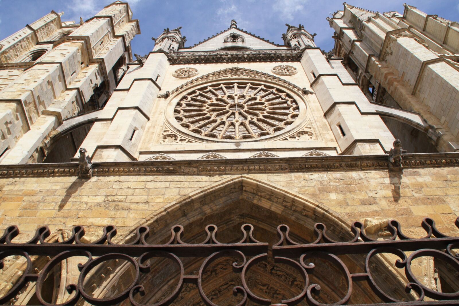 Canon EOS 450D (EOS Rebel XSi / EOS Kiss X2) sample photo. Cathedral photography
