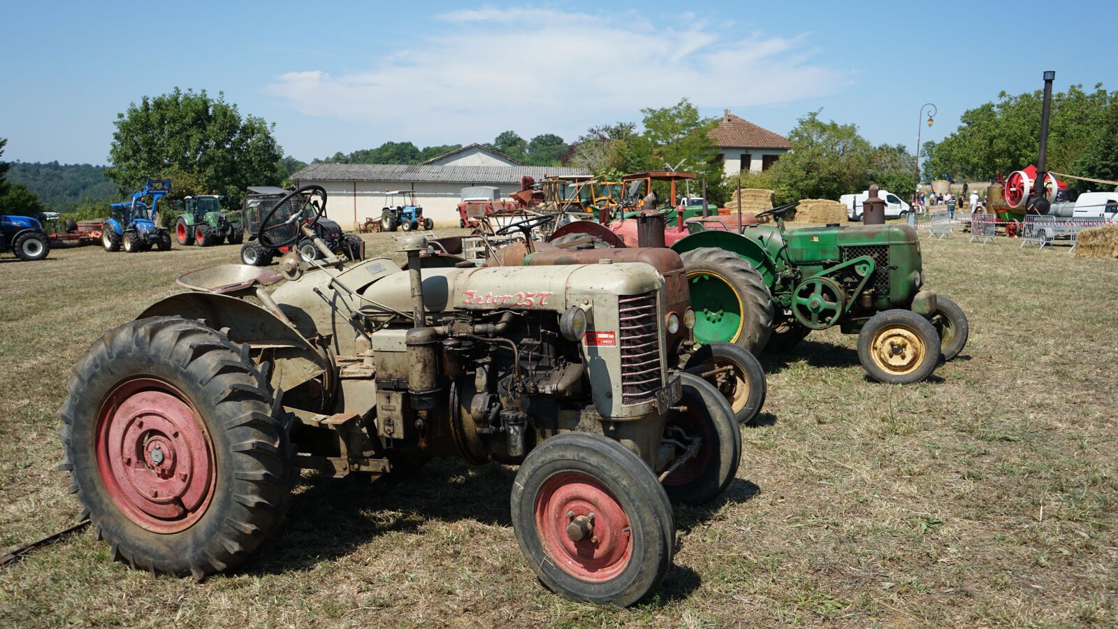 Sony a7 II + Sony FE 28-70mm F3.5-5.6 OSS sample photo. Tractor, agricultural, agriculture photography