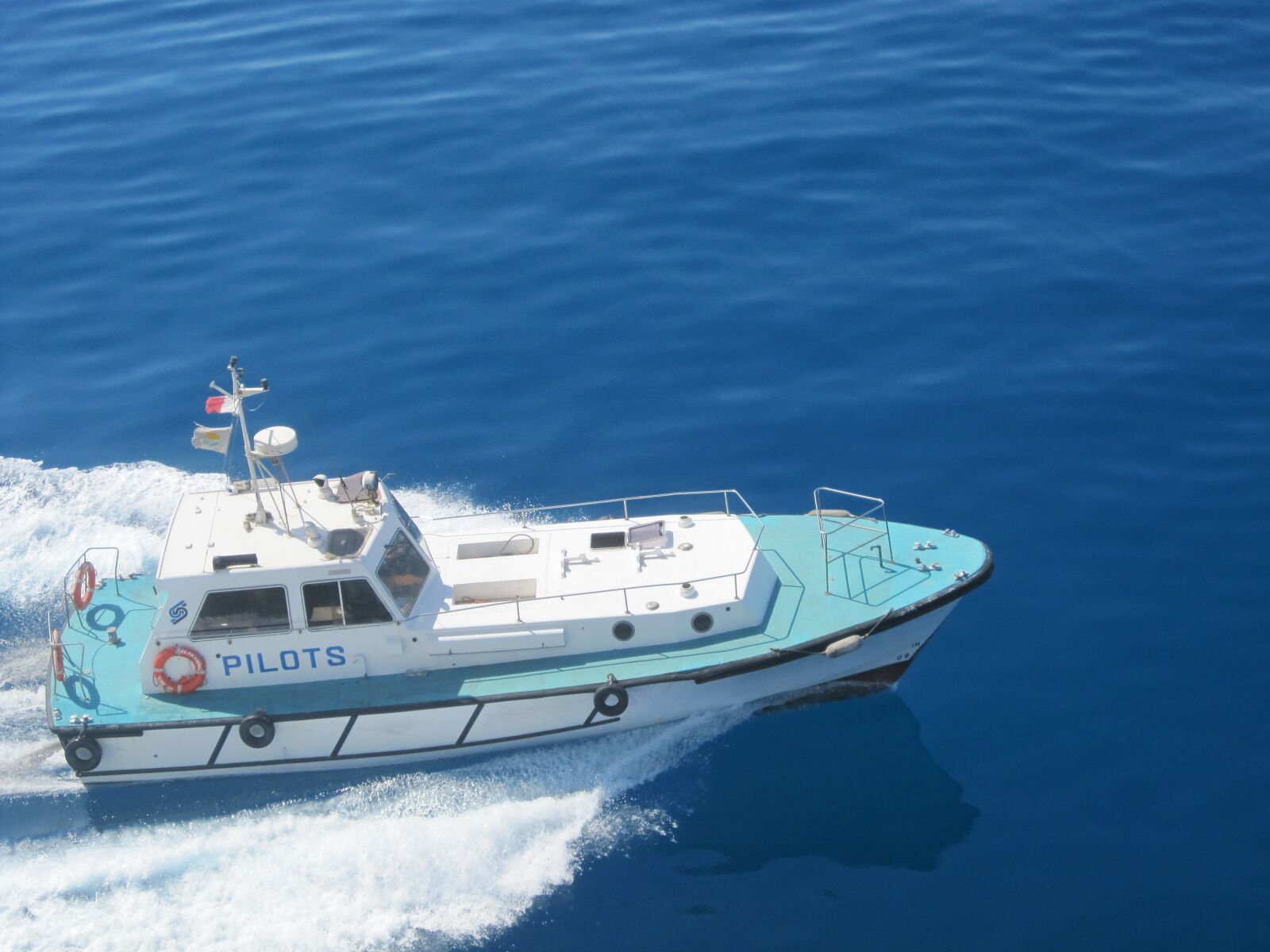 Canon PowerShot SD780 IS (Digital IXUS 100 IS / IXY Digital 210 IS) sample photo. Boat, sea, water photography