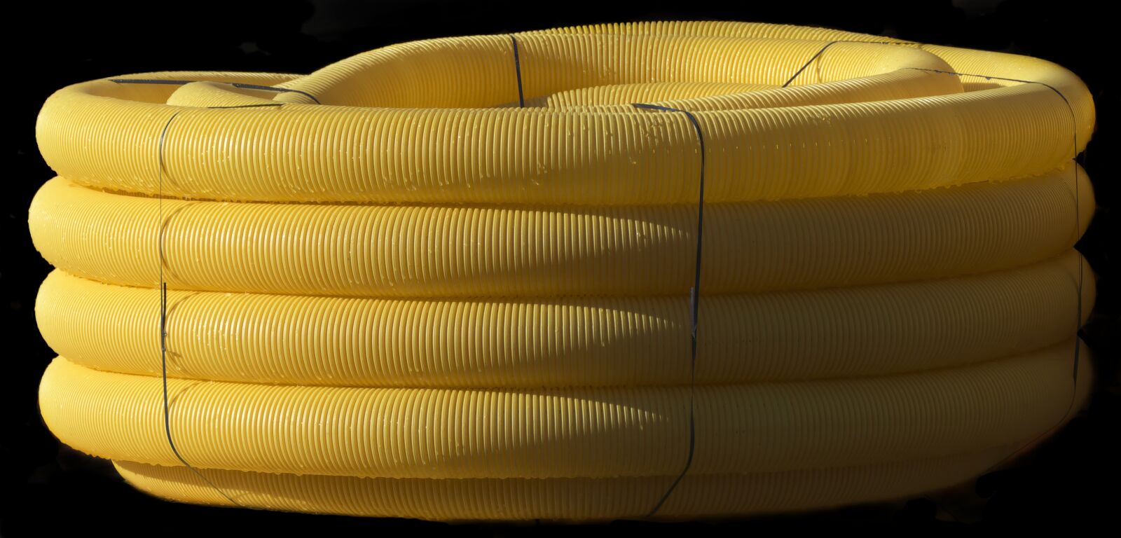 Panasonic Lumix DMC-FZ1000 sample photo. Drain pipe, flexible, coiled photography