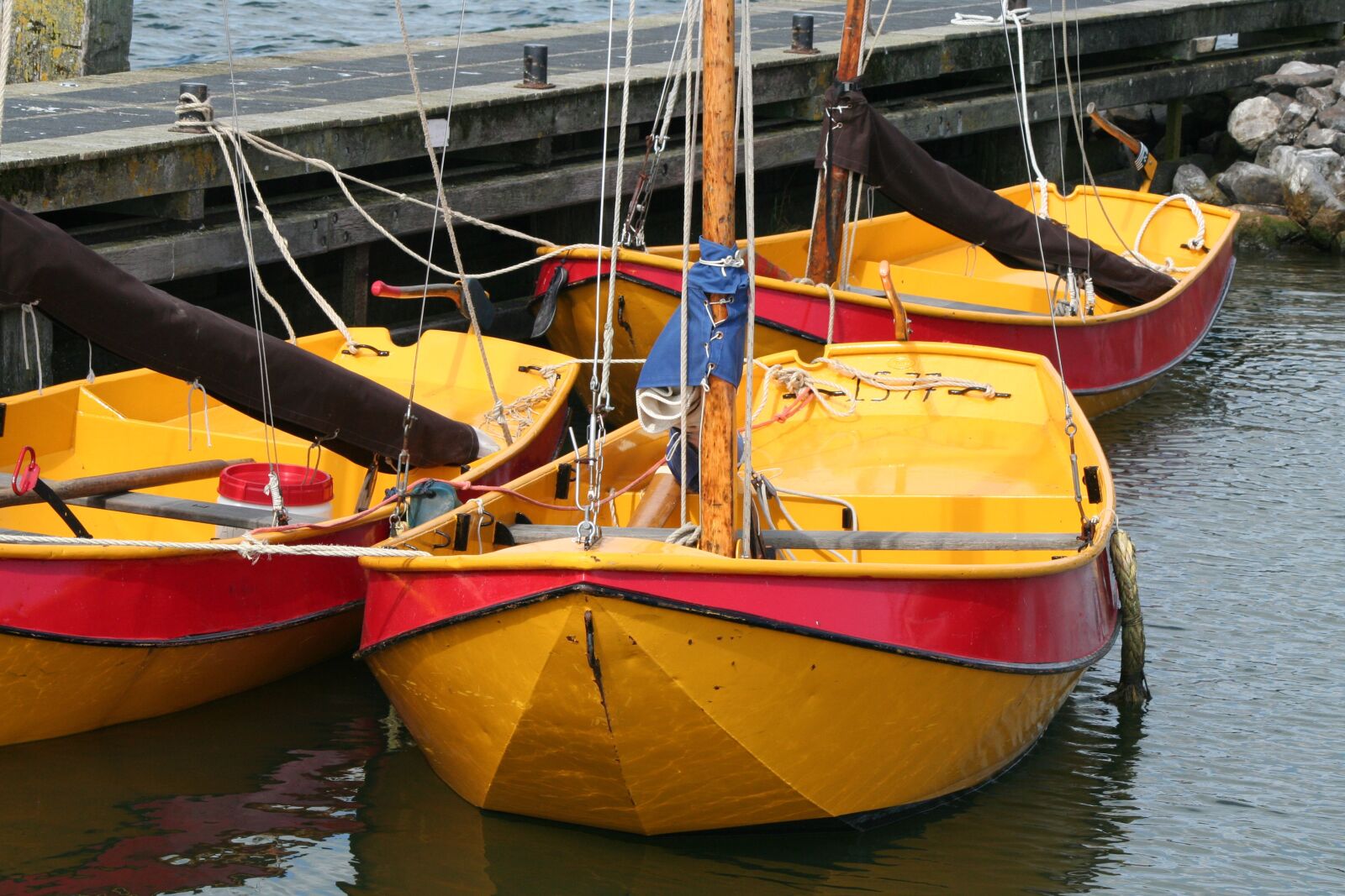 Canon EOS 350D (EOS Digital Rebel XT / EOS Kiss Digital N) sample photo. Boat, sailing boat, water photography