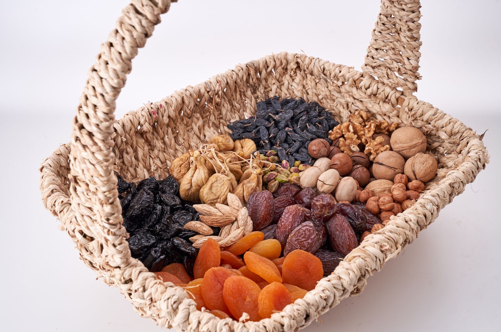 Sony a7 III + Tamron 28-75mm F2.8 Di III RXD sample photo. Nuts basket, nuts, dried photography