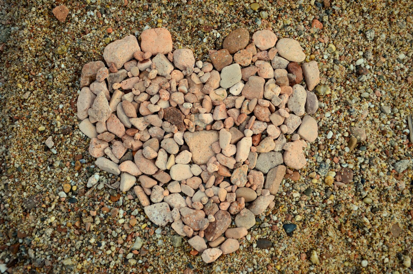Nikon D7000 sample photo. Heart, stone, pebbles photography