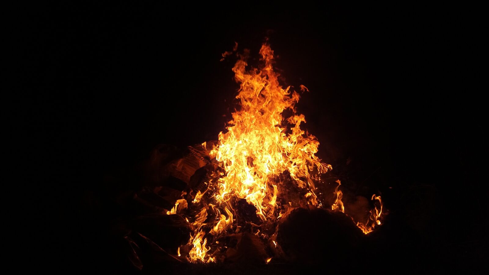 Samsung Galaxy J5 sample photo. Fire, flame, burning photography
