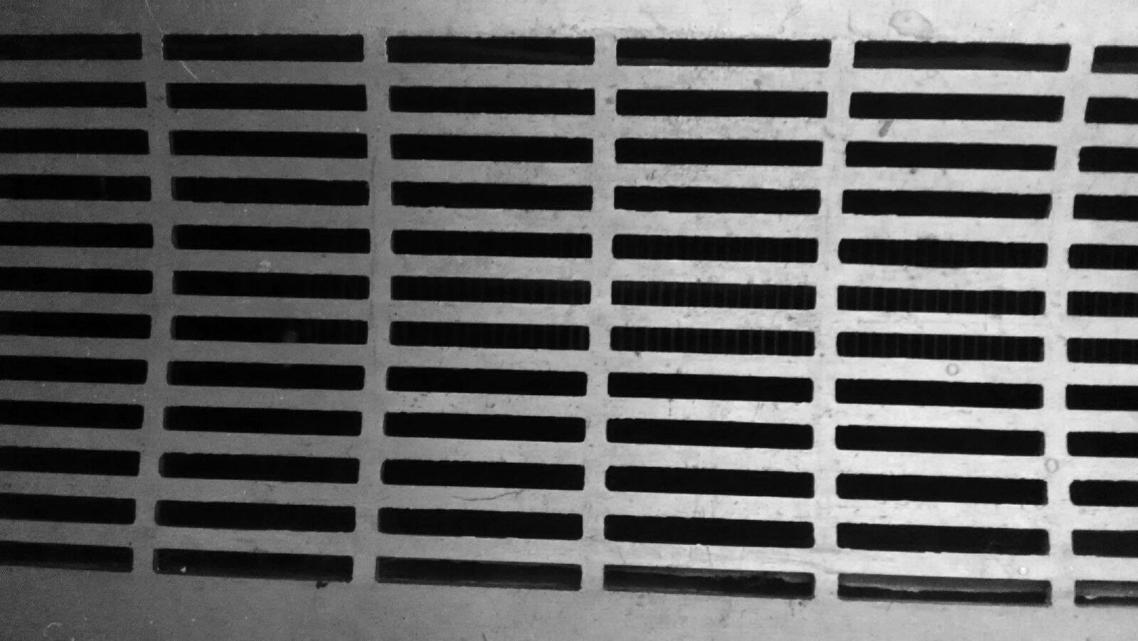 Motorola Moto X (1st Gen) sample photo. Bw, heater, lines, night photography