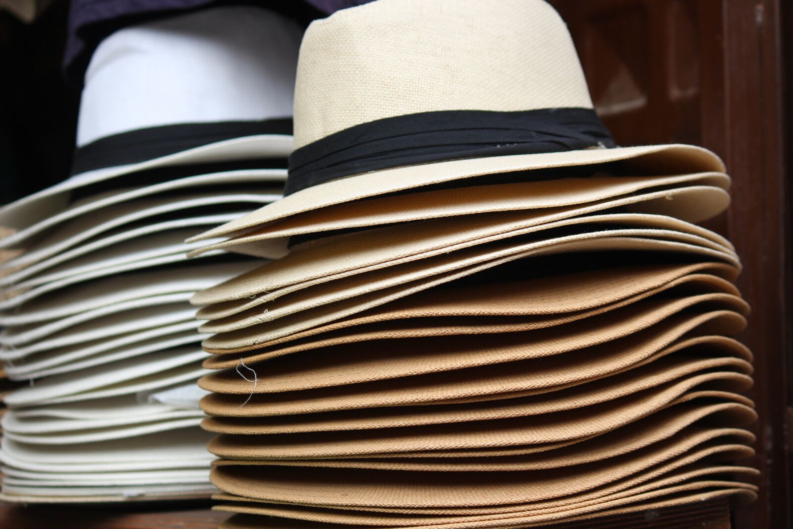 Canon EOS 600D (Rebel EOS T3i / EOS Kiss X5) sample photo. Hats, headgear, headwear photography