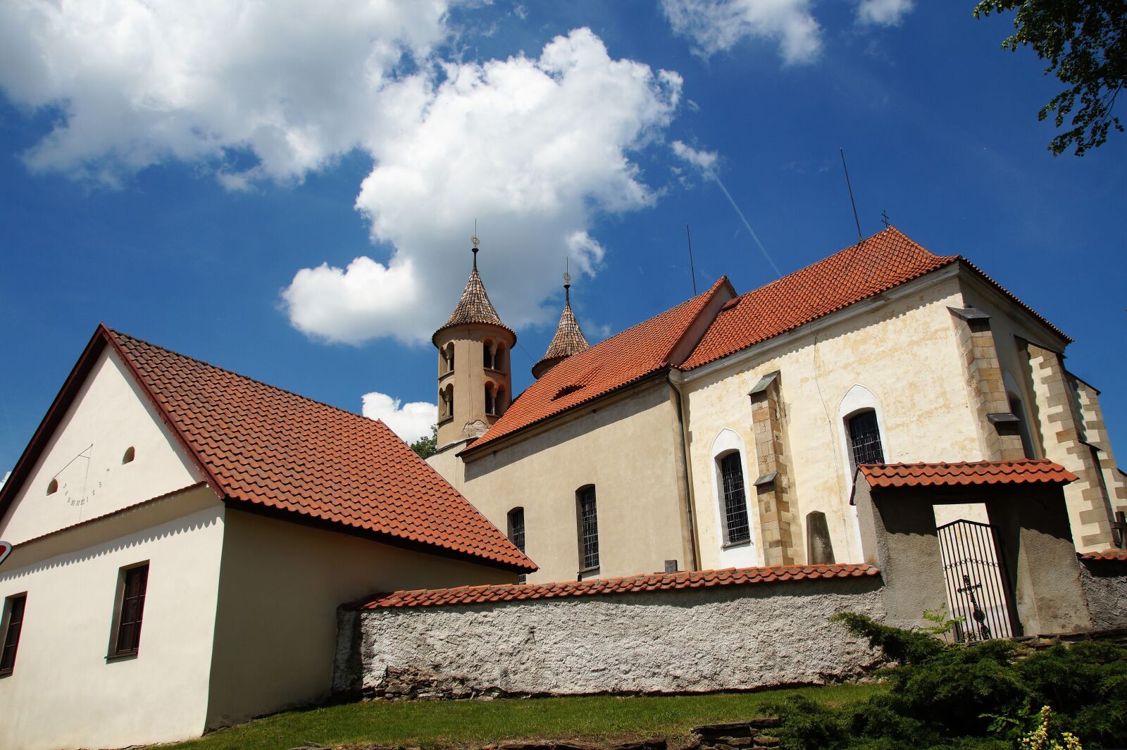 Sony SLT-A58 sample photo. Church, tower, rectory photography
